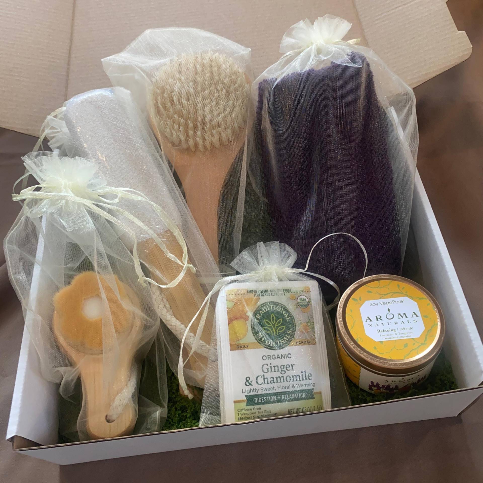 Wellness Geschenkset Spa Box | Entspannung Mit Kerze Körperbürste Bio Tee Muttertag Geburtstag Geschenk Schweiz von Etsy - Emotionswandel