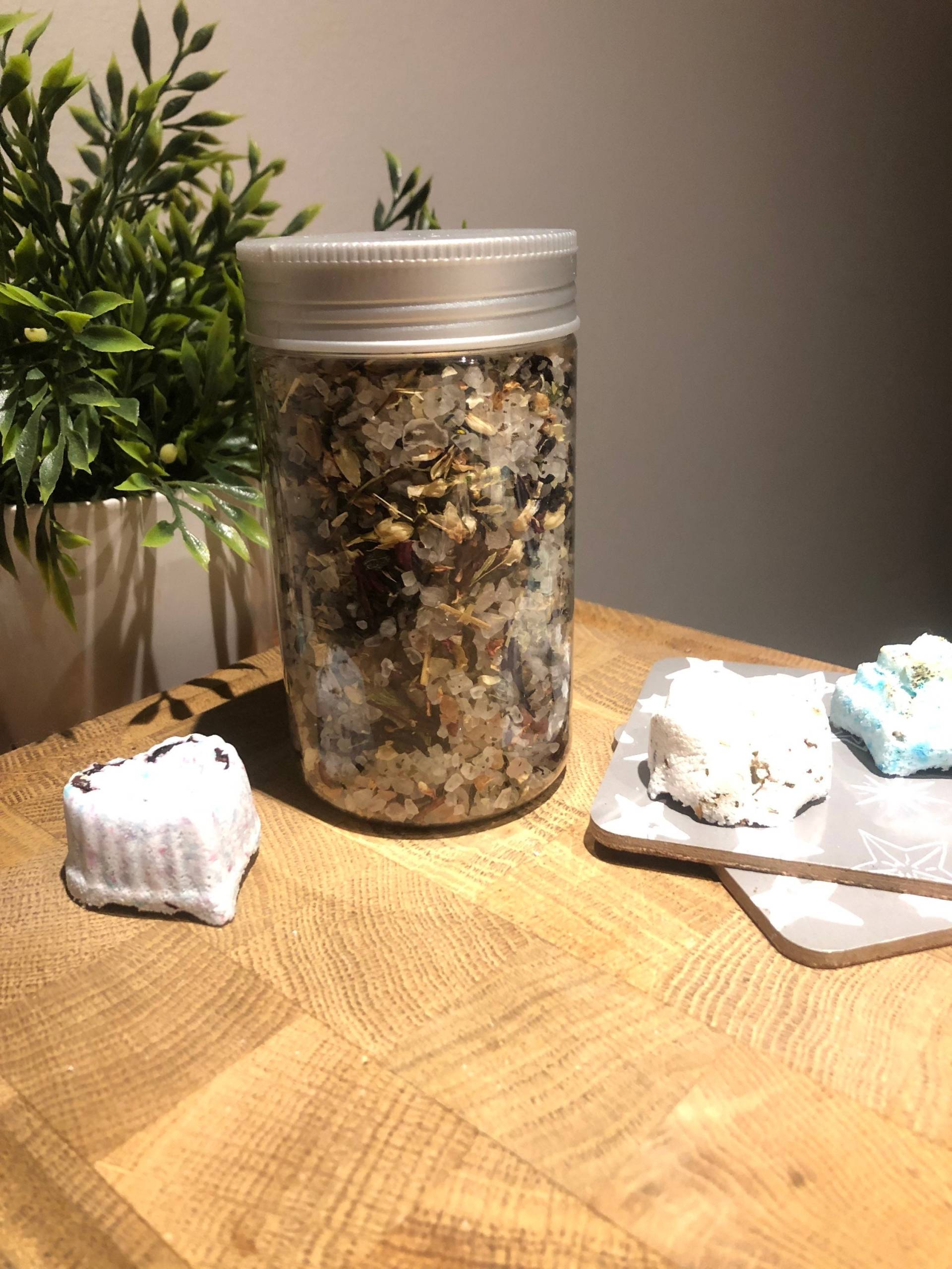 Badesalz | Aroma Grüner Tee Amotheraphy, Kräuter, Blumen Natürliches Badesalz Begünstigt Totes Meer Salz Duschgeschenke von Etsy - Engira