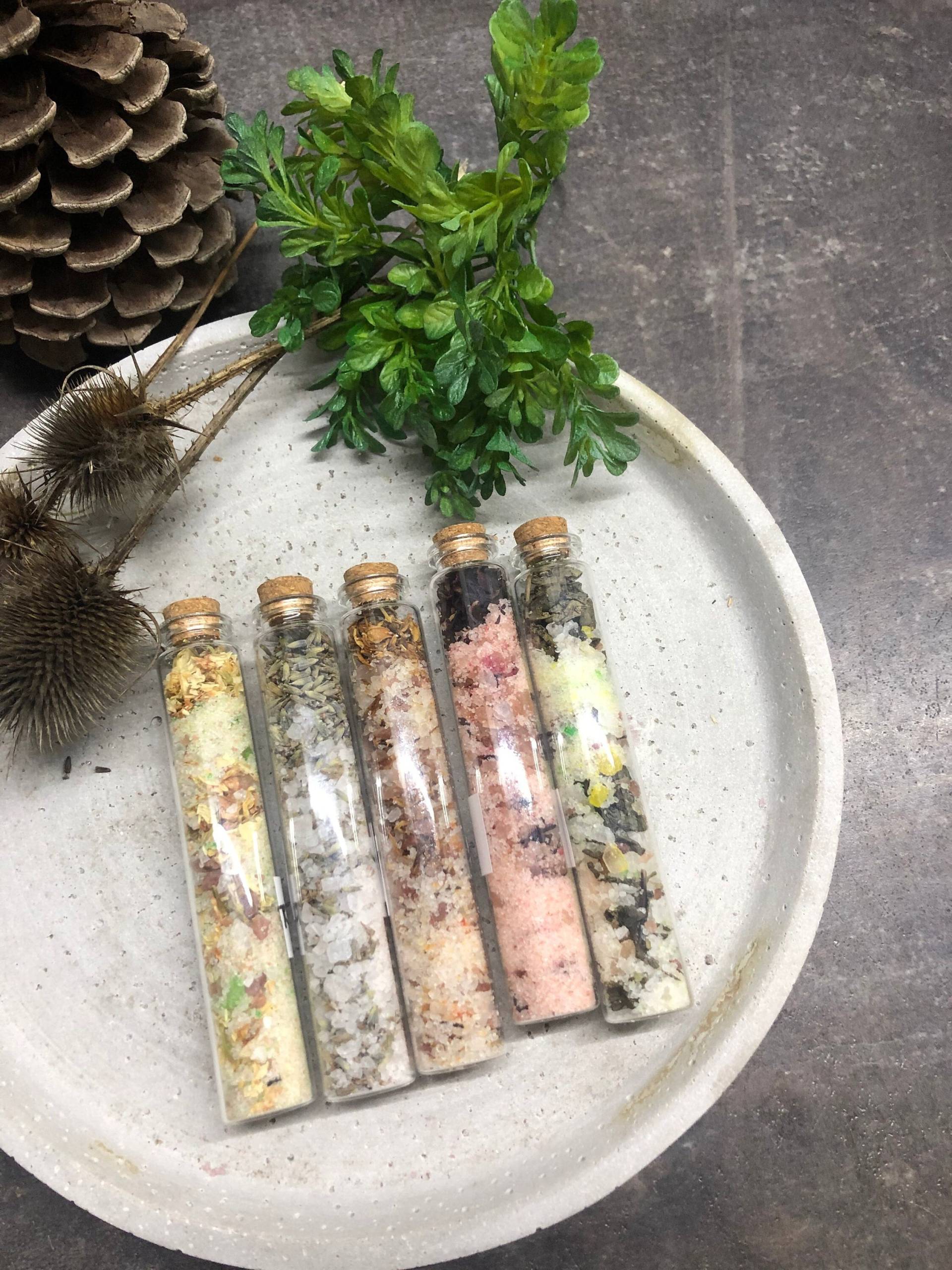 Natürliches Badesalz Im Glasfläschchen | Aromatherapie-Spa-Geschenk Hochzeit Oder Gastgeschenk Mini Entspannungsbad Natürliches Badesalz Im Glasfläschchen | Aromatherapie-Spa-Geschenk Hochzeit Oder Gastgeschenk Mini Entspannungsbad von Etsy - Engira