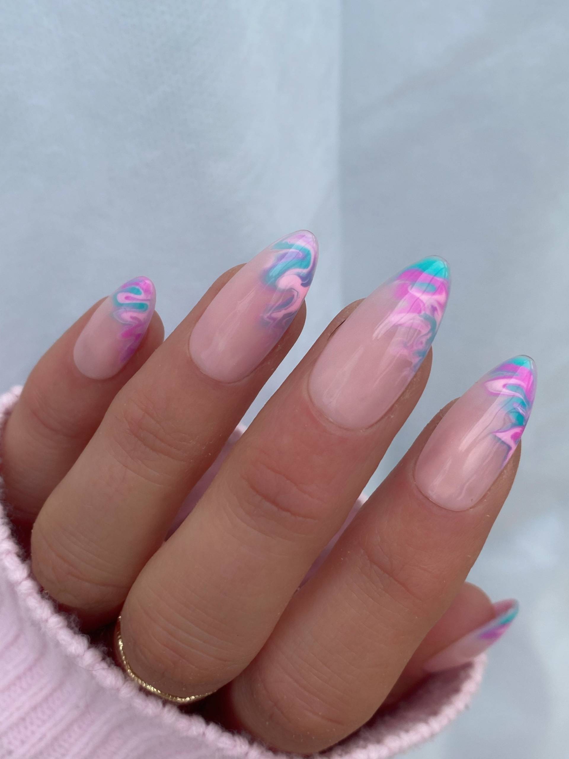 Groovy Marmor Tipps Custom Press On Nails | Luxus Falsche Nägel Frühling Long Almond Stick Groovy Marmor Tipps Custom Press On Nails | Luxus Falsche Nägel Frühling Long Almond Stick von Etsy - Enroutenails