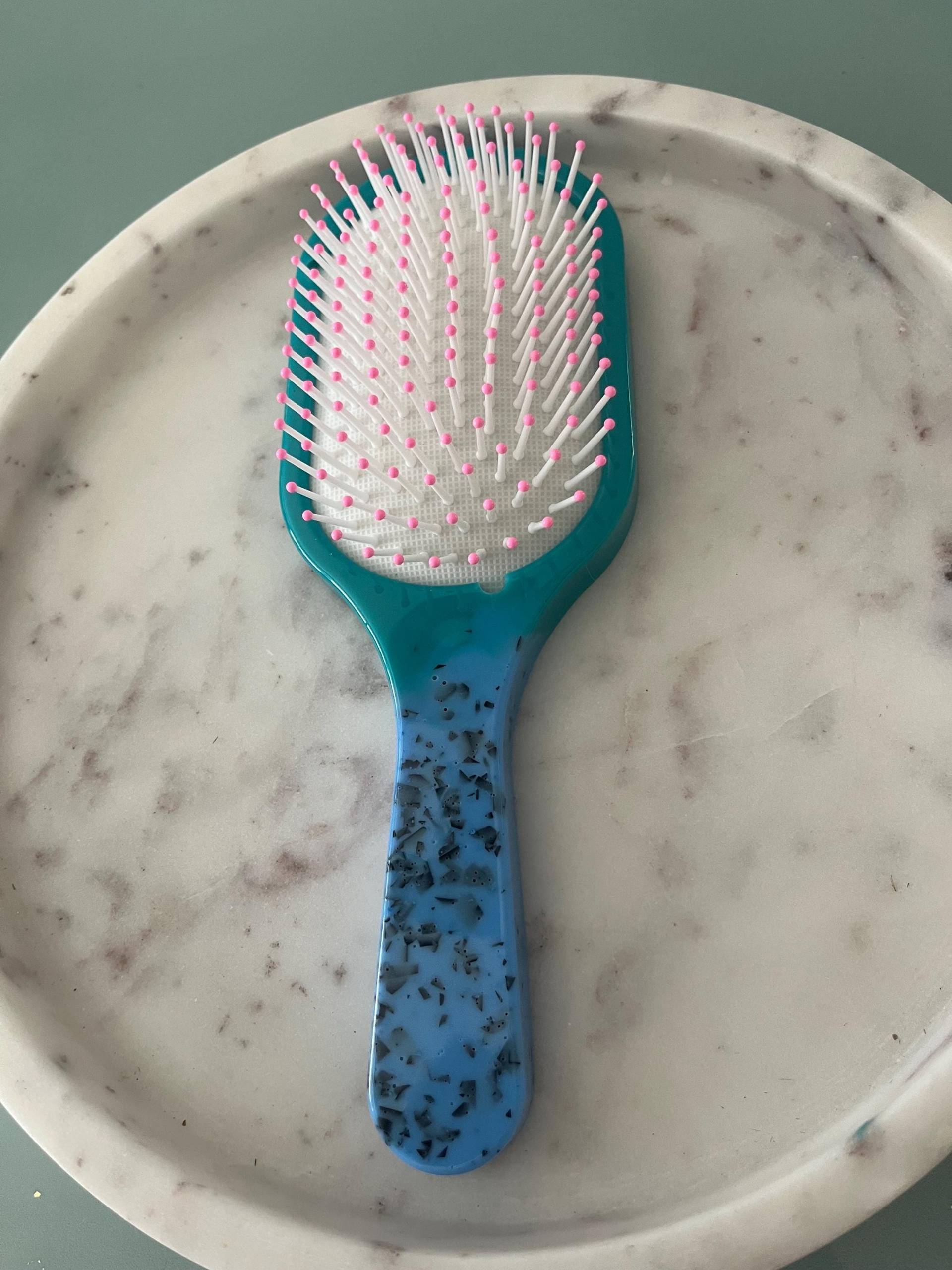 Resin Haarbürste Pastell Blau Türkis | Handmade Epoxidharz Geschenk Für Frauen| Beauty| Selfcare Resin Haarbürste Pastell Blau Türkis | Handmade Epoxidharz Geschenk Für Frauen| Beauty| Selfcare von Etsy - EpoximagicartShop