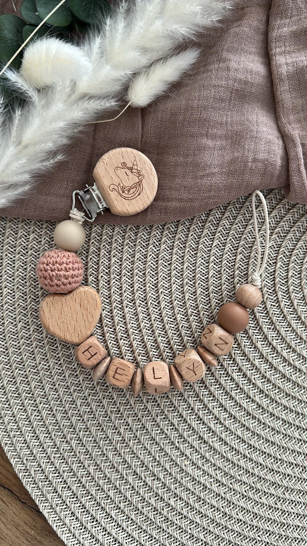 Schnullerkette Personalisiert Mit Namen | Holzperlen Baby Clip Nach Wunsch Geschenk Zur Geburt Für Mädchen von Etsy - EsmeraldasLichtreise