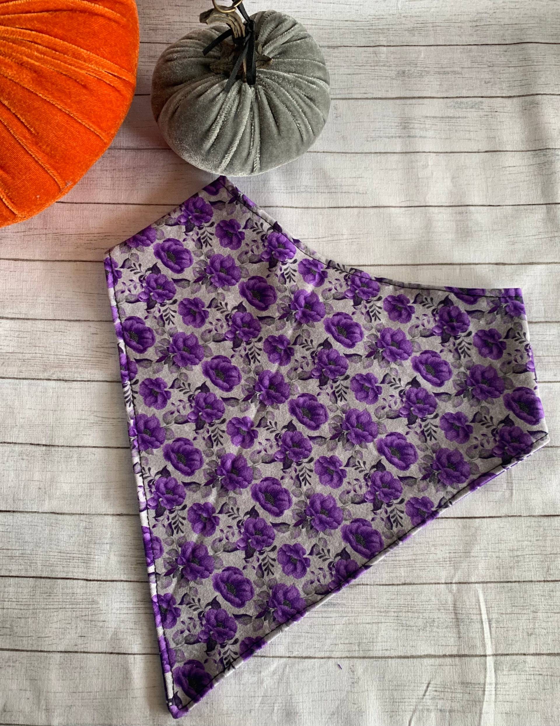 Bandana Lätzchen Für Erwachsene, Mädchen, Teenager, Würde, Schal, Sabbern, Lätzchen, Wasserdichte Lila Blumen, Herbstblumen, Goth Bandana Lätzchen Für Erwachsene, Mädchen, Teenager, Würde, Schal, Sabbern, Lätzchen, Wasserdichte Lila Blumen, Herbstblumen, Goth von Etsy - EspeciallyUniqueInc
