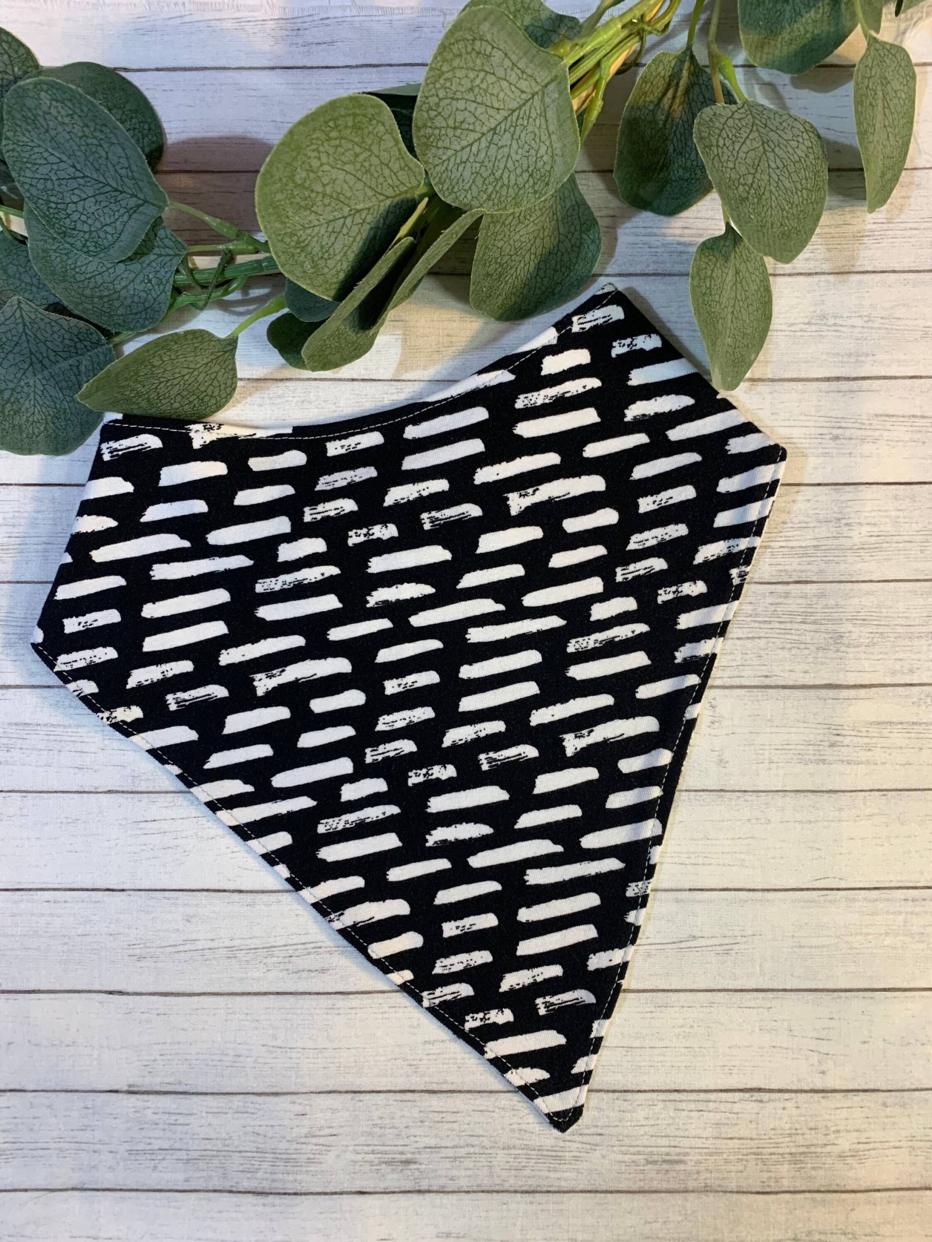 Schwarz Weiß Monochrome Grunge Wasserdicht Bandana Lätzchen Big Kid Teen Erwachsene Würde Schal Besondere Bedürfnisse Sabbern Bib Graffiti von Etsy - EspeciallyUniqueInc