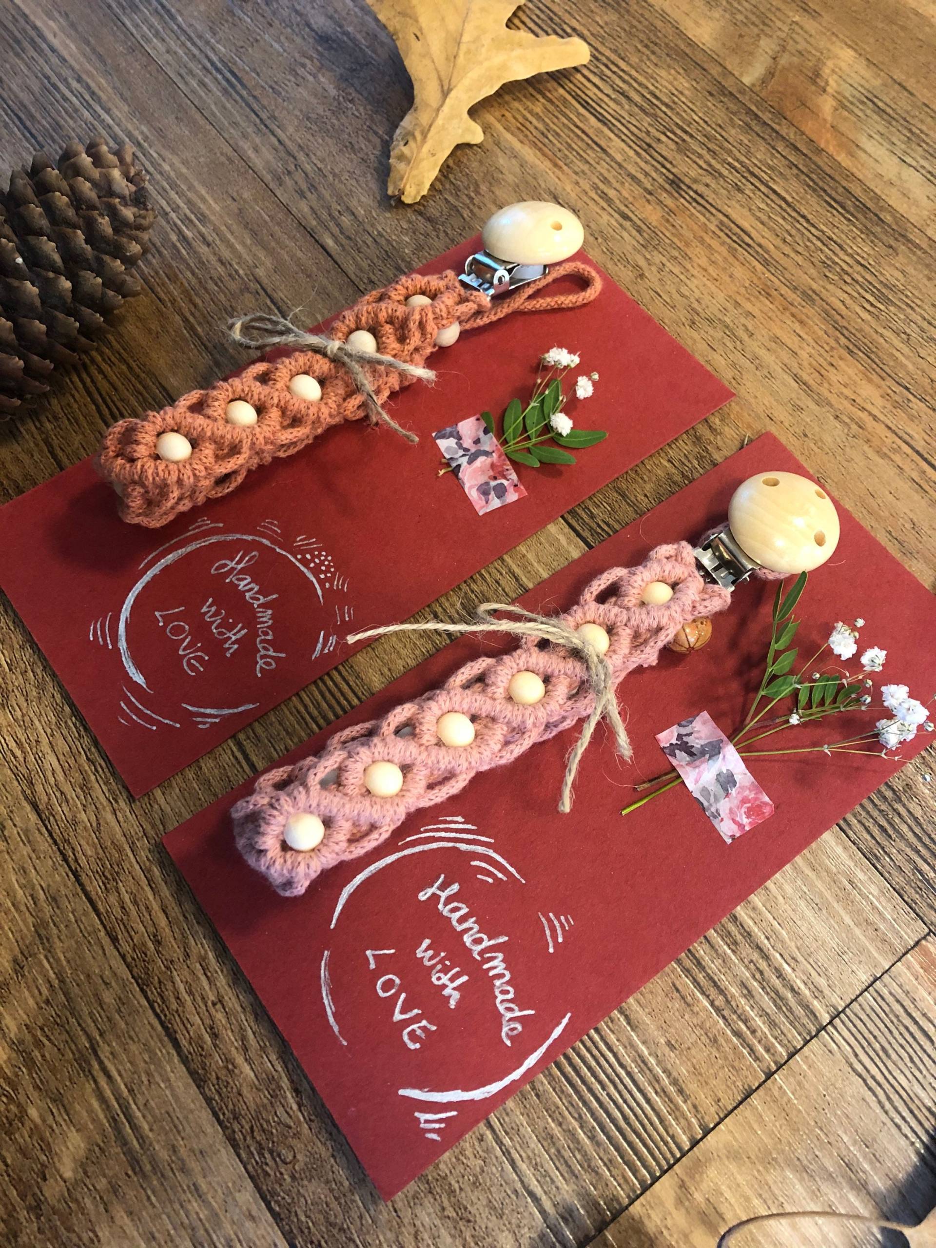 Schnuller-Makramee-Ketten Schnuller-Makramee-Ketten von Etsy - Esrascreations