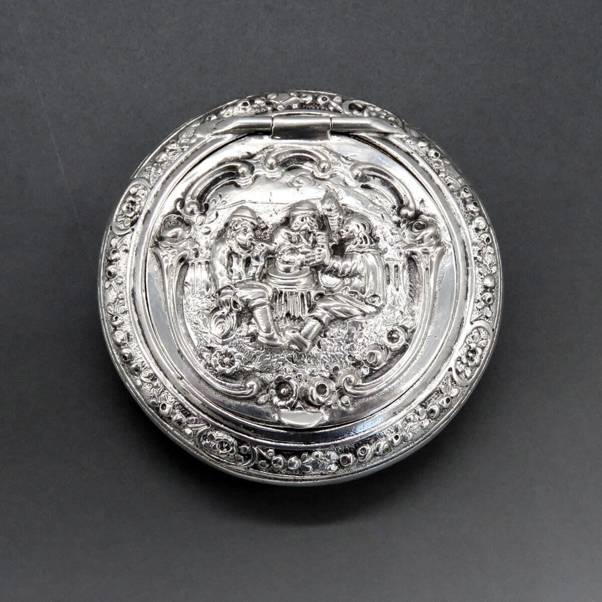 Antike Deutsche 800Er Silber Wirtshausszene Makeup Puderdose von Etsy - EssexRiverAntiques