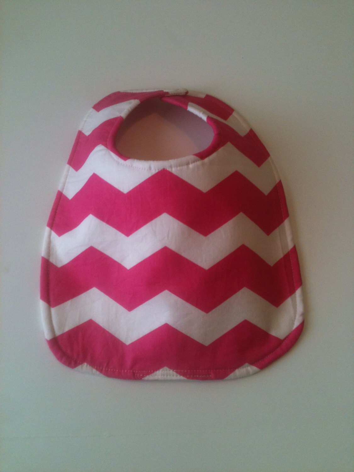Baby Lätzchen, Dribbeln Handgemachte Drool - Hot Pink Chevron von Etsy - Essiedesigns