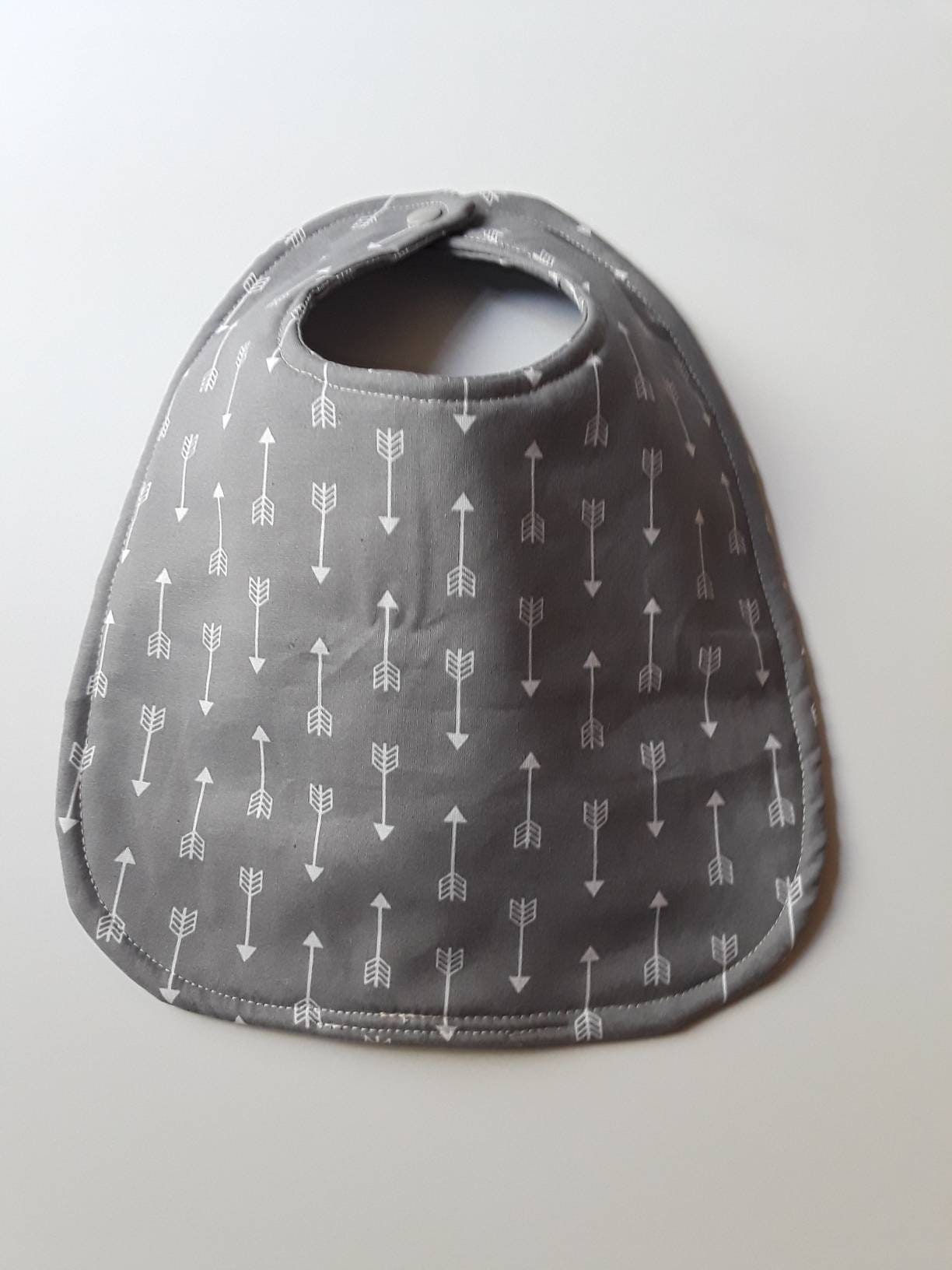 Baby Lätzchen, Grau Pfeil Handgemachte Drool Lätzchen von Etsy - Essiedesigns