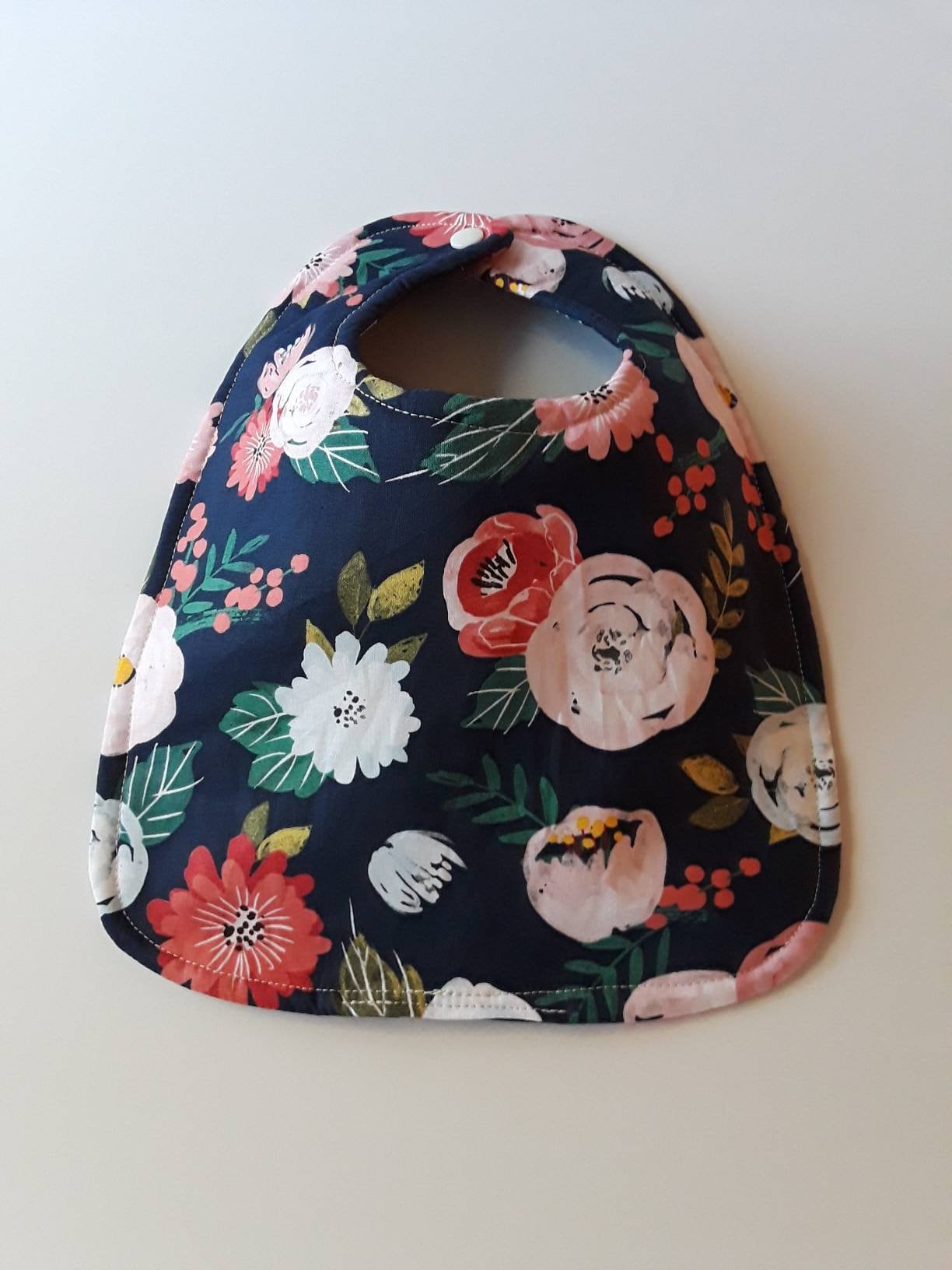 Navy Floral Baby Lätzchen, Dribble Handgemachtes Lätzchen von Etsy - Essiedesigns