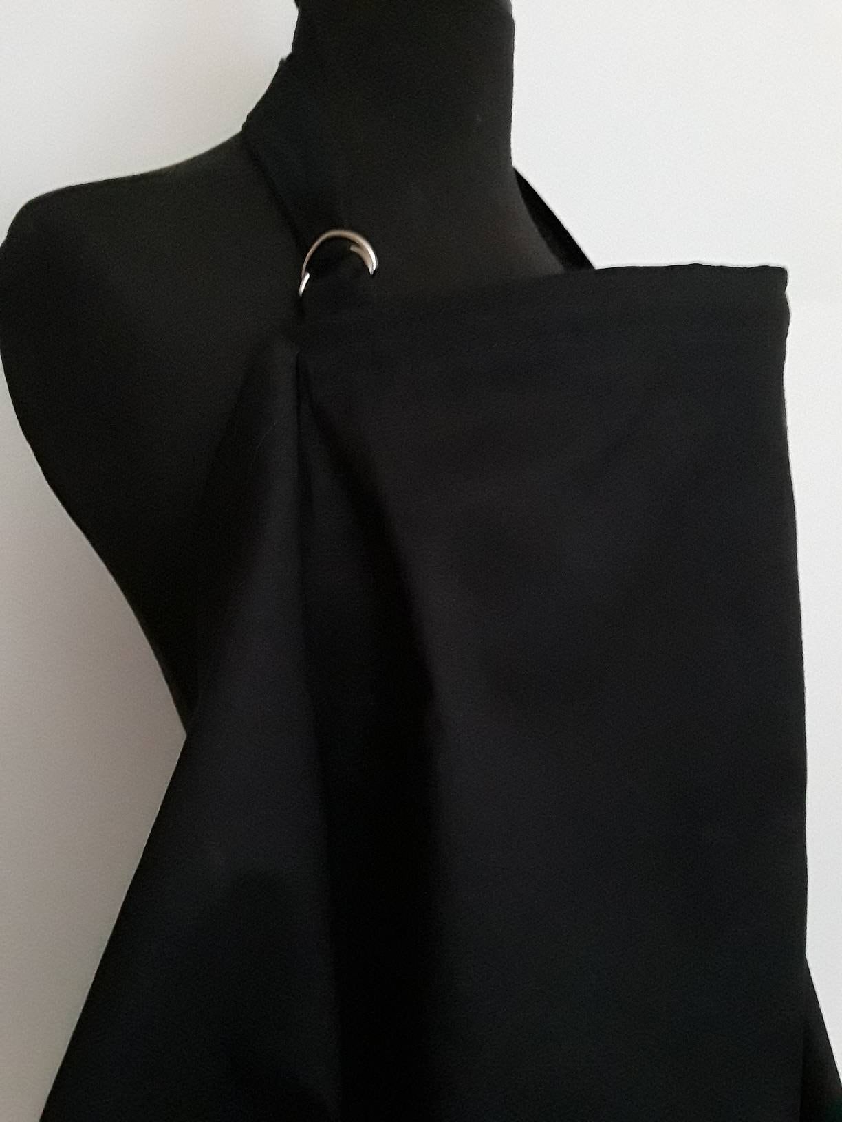 Schwarzer Stillschal Aus 100% Baumwolle Mit D-Ring-Nackenband Schwarzer Stillschal Aus 100% Baumwolle Mit D-Ring-Nackenband von Etsy - Essiedesigns