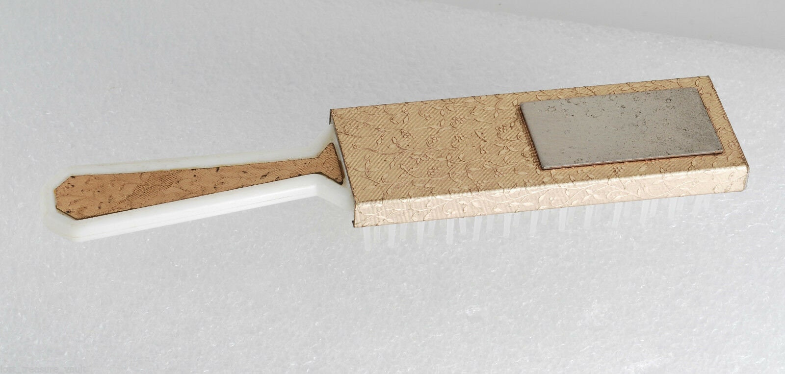 Vintage Old White Plastic Gold Metal Child Oder Doll Brush Comb Mirror All in One von Etsy - EternalBohemian