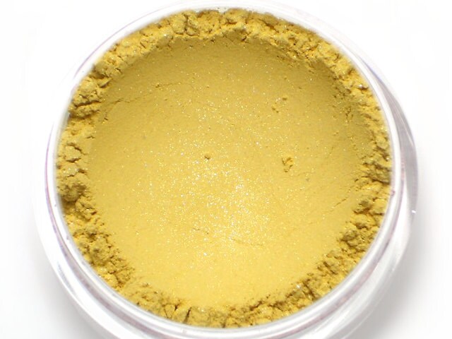 "Gelber Lidschatten - "Buttercup" Schimmerndes Gelb Veganer Mineral-Lidschatten." "Gelber Lidschatten - "Buttercup" Schimmerndes Gelb Veganer Mineral-Lidschatten." von Etsy - Etherealle