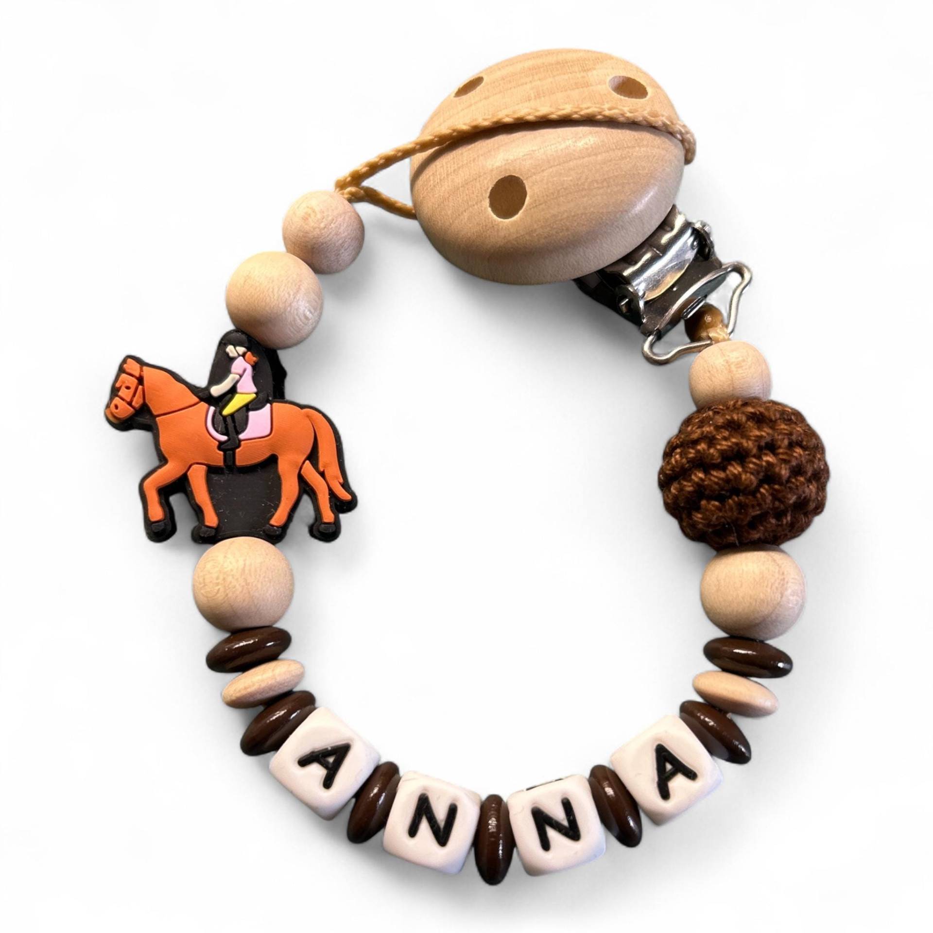 Nuckelkette Schnullerkette Pferd Mit Namen Und Häkelperle Nuckelkette Schnullerkette Pferd Mit Namen Und Häkelperle von Etsy - EulenshopVonBiene