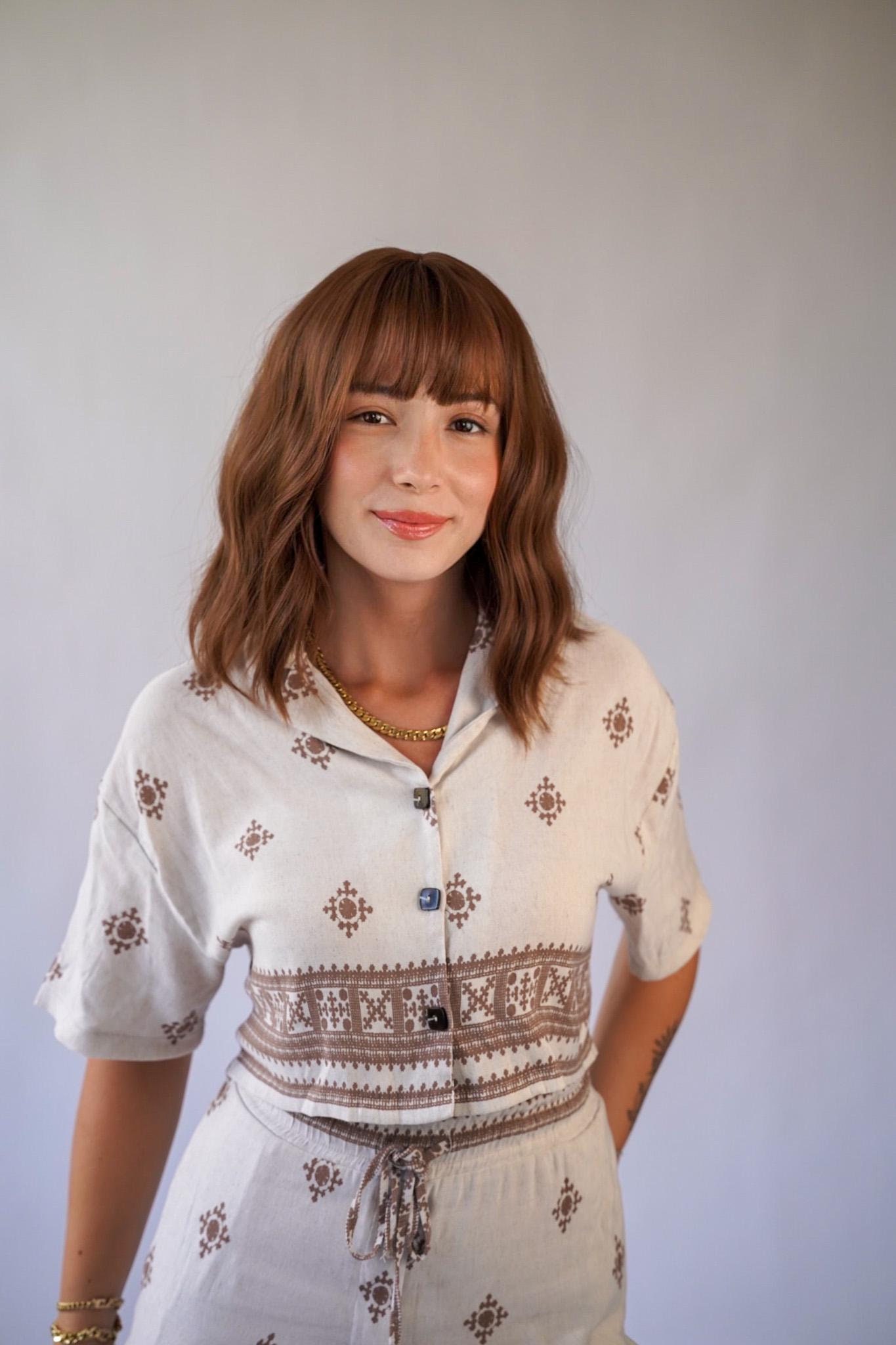 Kurze Wellige Brünett-Perücke Mit Pony-Natürlich Aussehende Bob-Perücke, Tägliche Haarperücke, Weiche Geschichtete Braune Perücke Für Frauen von Etsy - Evanesswigs