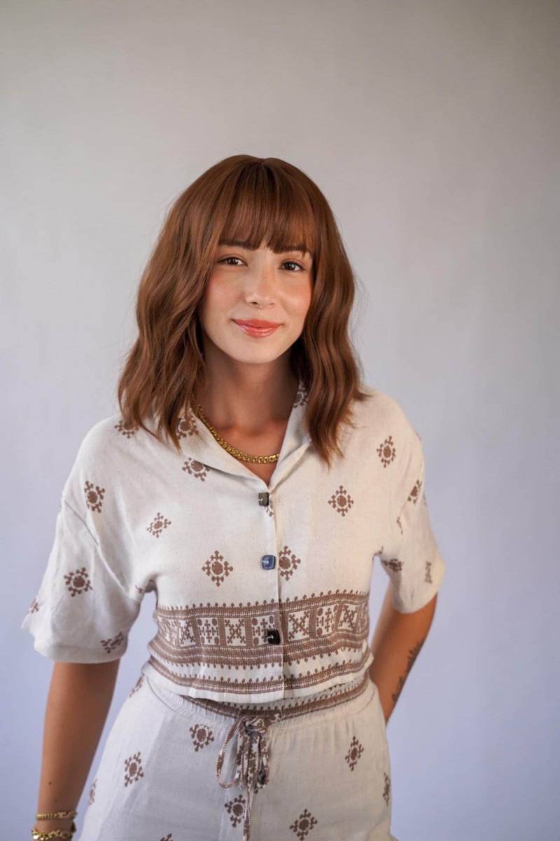 Kurze Wellige Brünett-Perücke Mit Pony-Natürlich Aussehende Bob-Perücke, Tägliche Haarperücke, Weiche Geschichtete Braune Perücke Für Frauen von Etsy - Evanesswigs