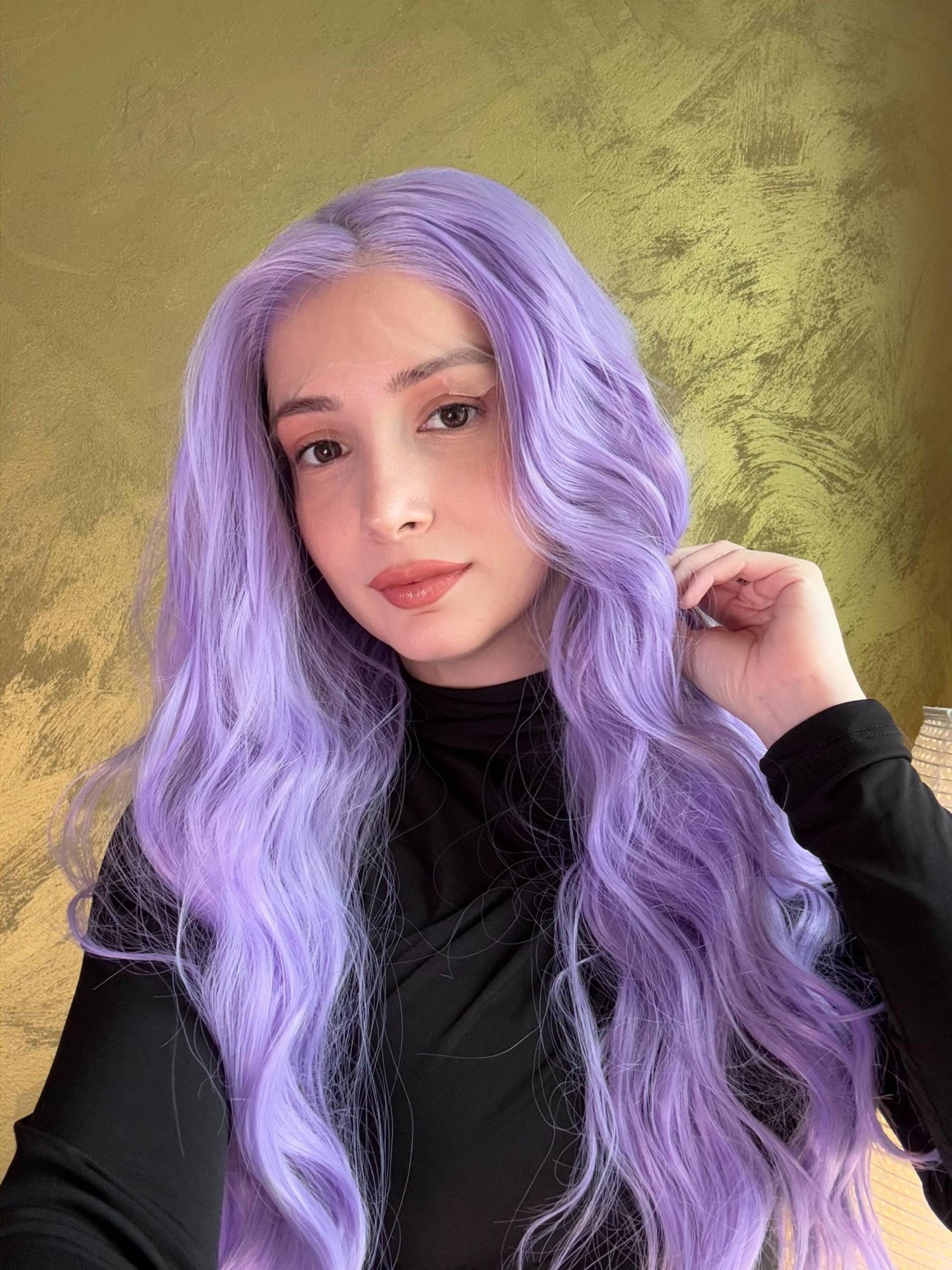 Lila Lavendel Lose Gewellte Spitze Vorne Halloween Cosplay Perücke Violette Lila Lavendel Lose Gewellte Spitze Vorne Halloween Cosplay Perücke Violette von Etsy - Evanesswigs