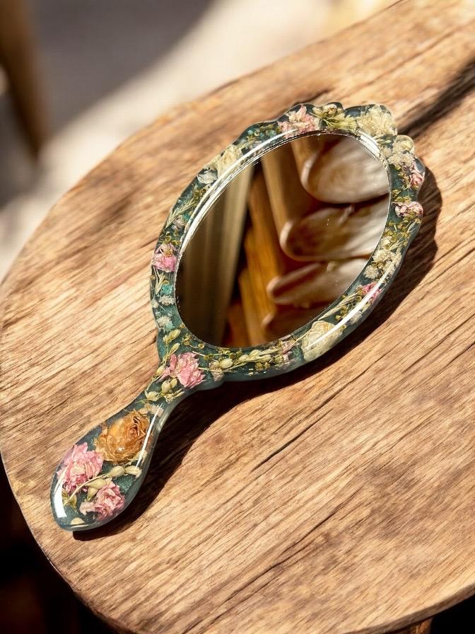 Handgemachter Epoxidharz-Spiegel Mit Getrockneten Natürlichen Blumen, Blumen-Kosmetikspiegel-Geschenk, Natürliches Dekor von Etsy - Evleanro