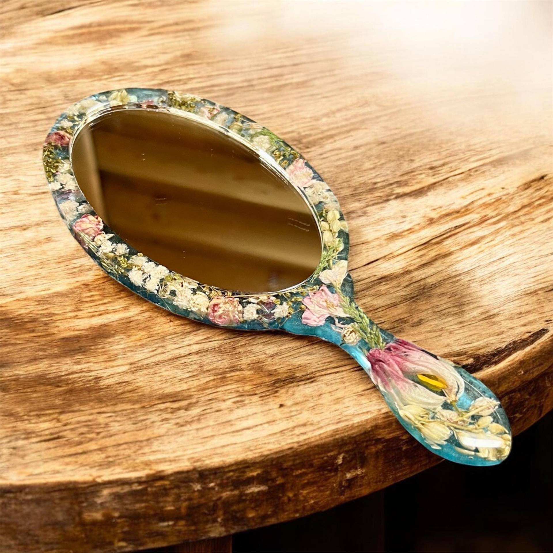 Eleganter Handgemachter Epoxyspiegel, Perfekte Geschenkidee, Echte Blumenharzdekor, Schickes Geschenk Für Frauen von Etsy - Evleanro