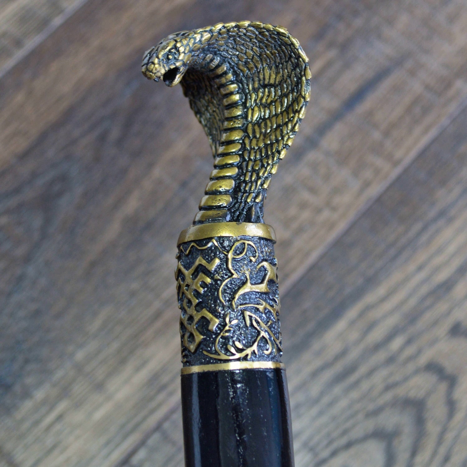 Gehstock Mit Kobrakopf Aus Bronze von Etsy - ExclusiveCane