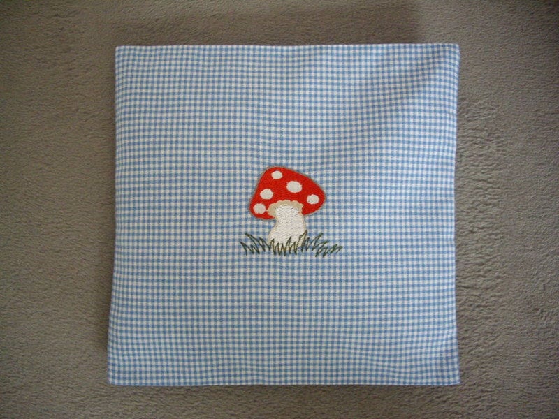Kirschkernkissen-Körnerkissen-Babykissen-Wärmekissen Bestickt Mit Einem Pilz Im Gras von Etsy - ExclusiveStickereien