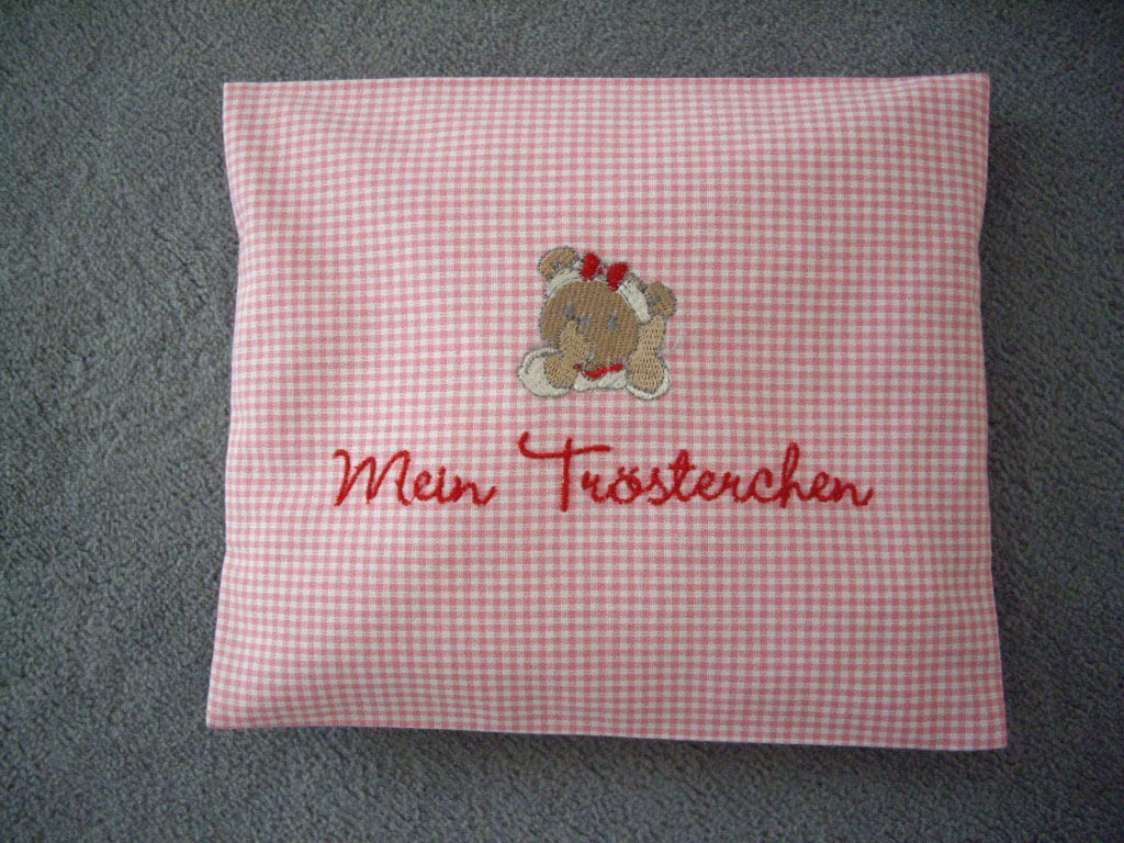 Wärmekissen-Dinkelkissen in Rosa Vichy Bestickt Mit "Mein Trösterchen" Und Einem Gesicht Eines Teddymädchen, Das Den Daumen Lutscht von Etsy - ExclusiveStickereien