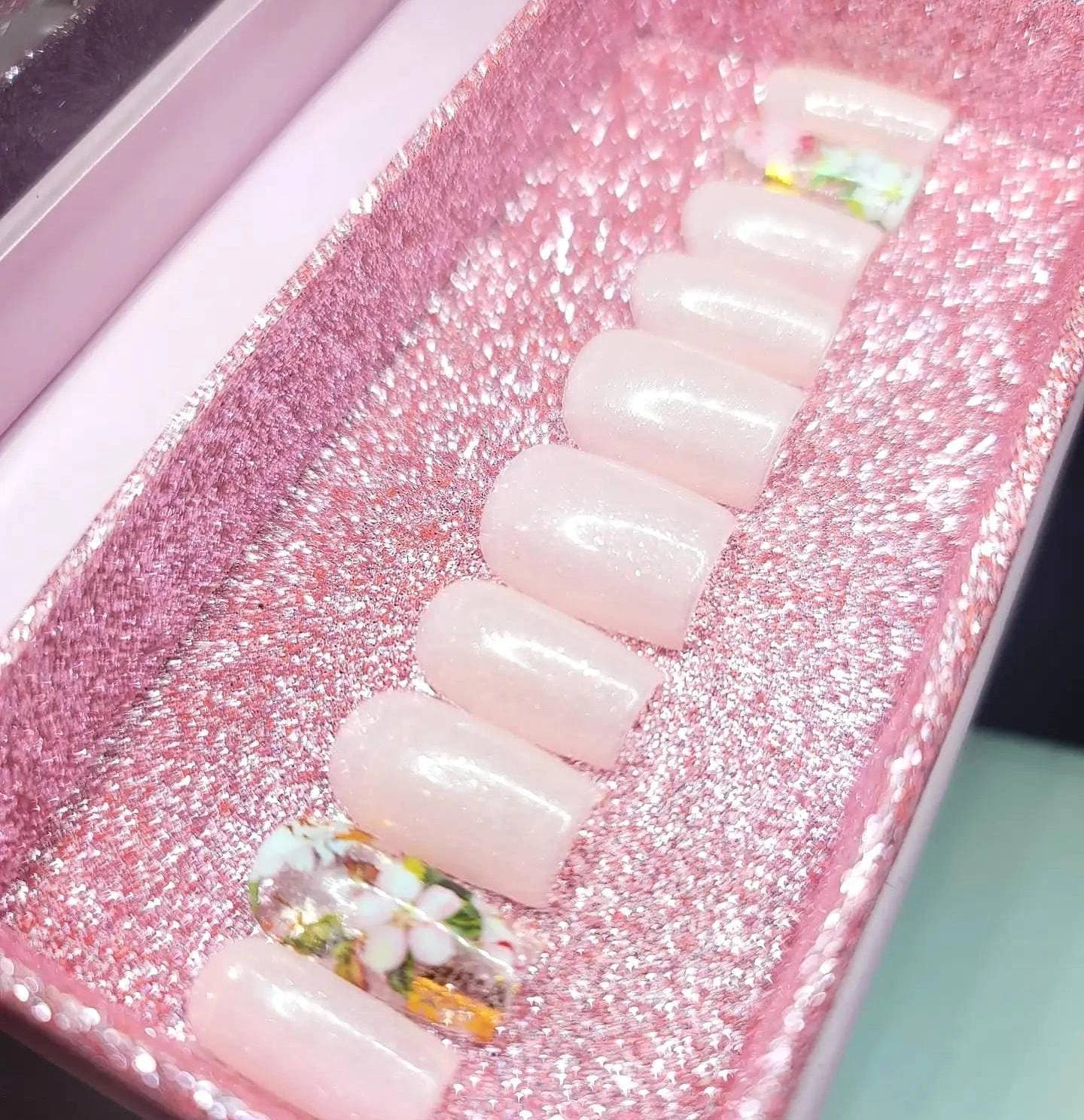 Prinzessin Pink Glitter Nägel Mit Blumen Akzent Finger/Wiederverwendbare Presse Auf Blumennägel Glitzernägel Rosa Prinzessin Pink Glitter Nägel Mit Blumen Akzent Finger/Wiederverwendbare Presse Auf Blumennägel Glitzernägel Rosa von Etsy - ExpressnailsDesigns