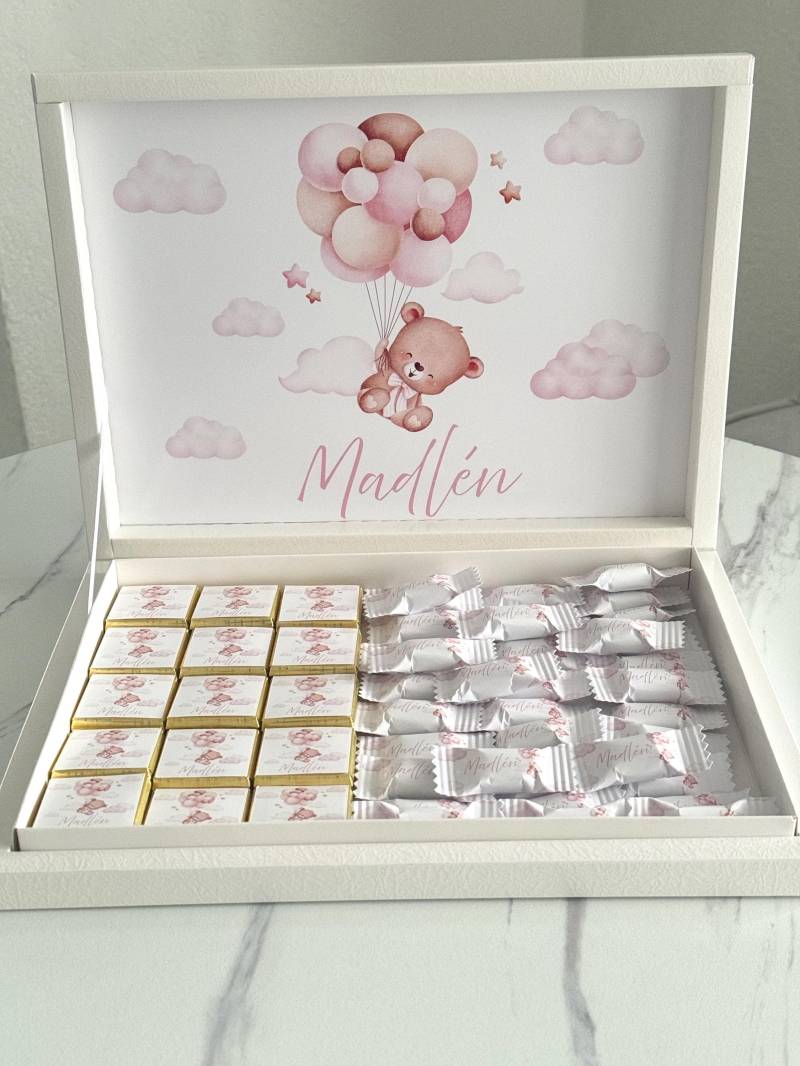 Personalisierte Baby Geschenkbox Mit Namen | Teddy Design Geschenk Zur Geburt & Taufe Mixbox Bonbons Schokolade von Etsy - EymaKunst