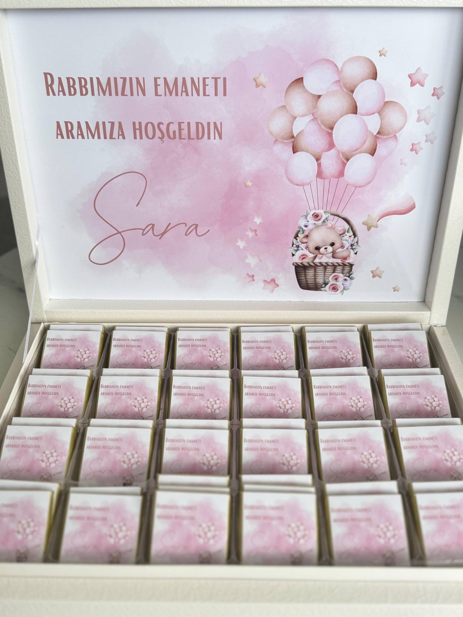 Personalisierte Baby-Girl Schokobox - Mädchen Geburt Geschenk Willkommen Baby 50 Schokoladen Rosa Design Personalisierte Baby-Girl Schokobox - Mädchen Geburt Geschenk Willkommen Baby 50 Schokoladen Rosa Design von Etsy - EymaKunst