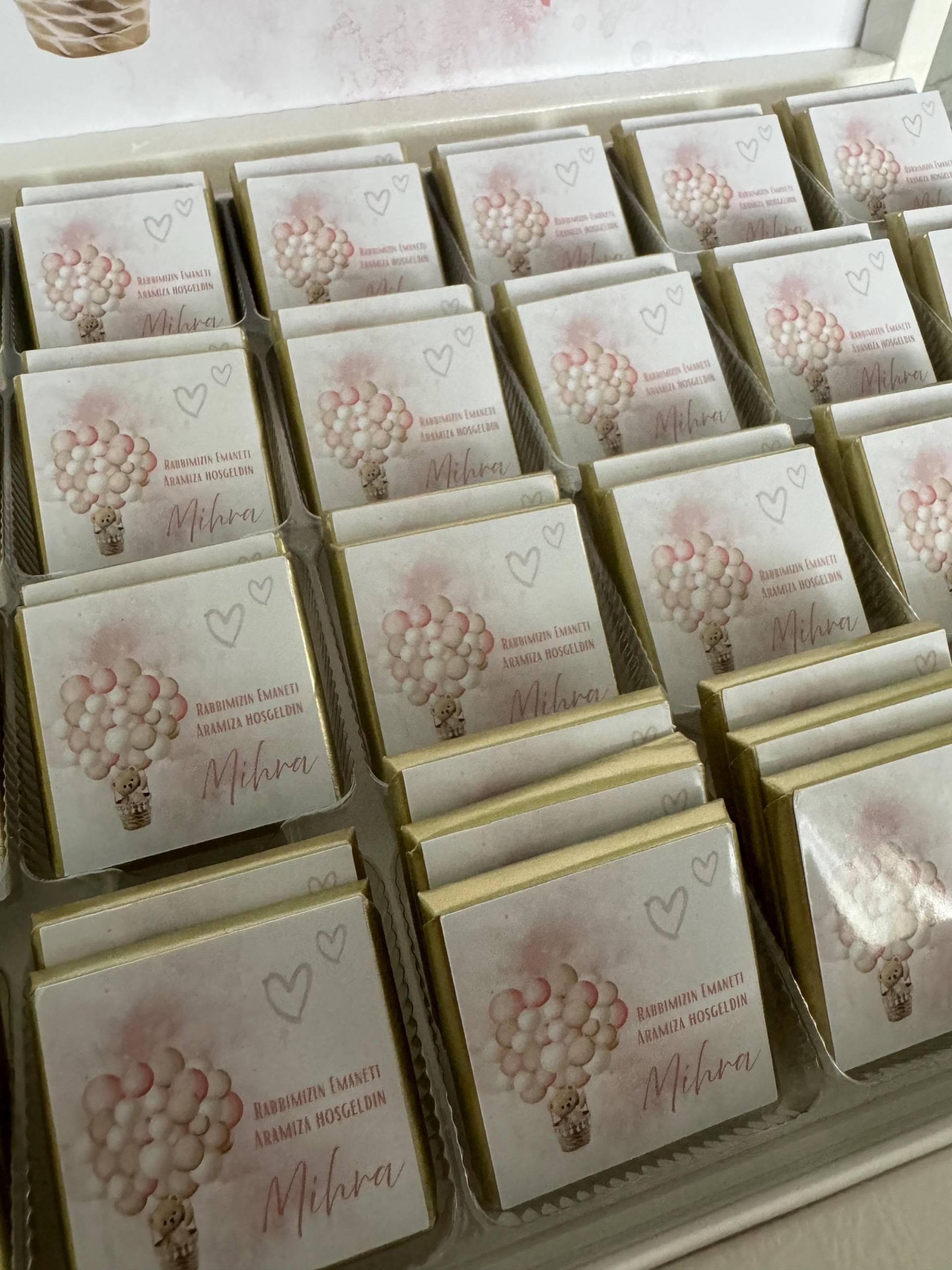 Personalisierte Baby-Girl Schokobox - Mädchen Geburt Geschenk Willkommen Baby 50 Schokoladen Rosa Design Personalisierte Baby-Girl Schokobox - Mädchen Geburt Geschenk Willkommen Baby 50 Schokoladen Rosa Design von Etsy - EymaKunst