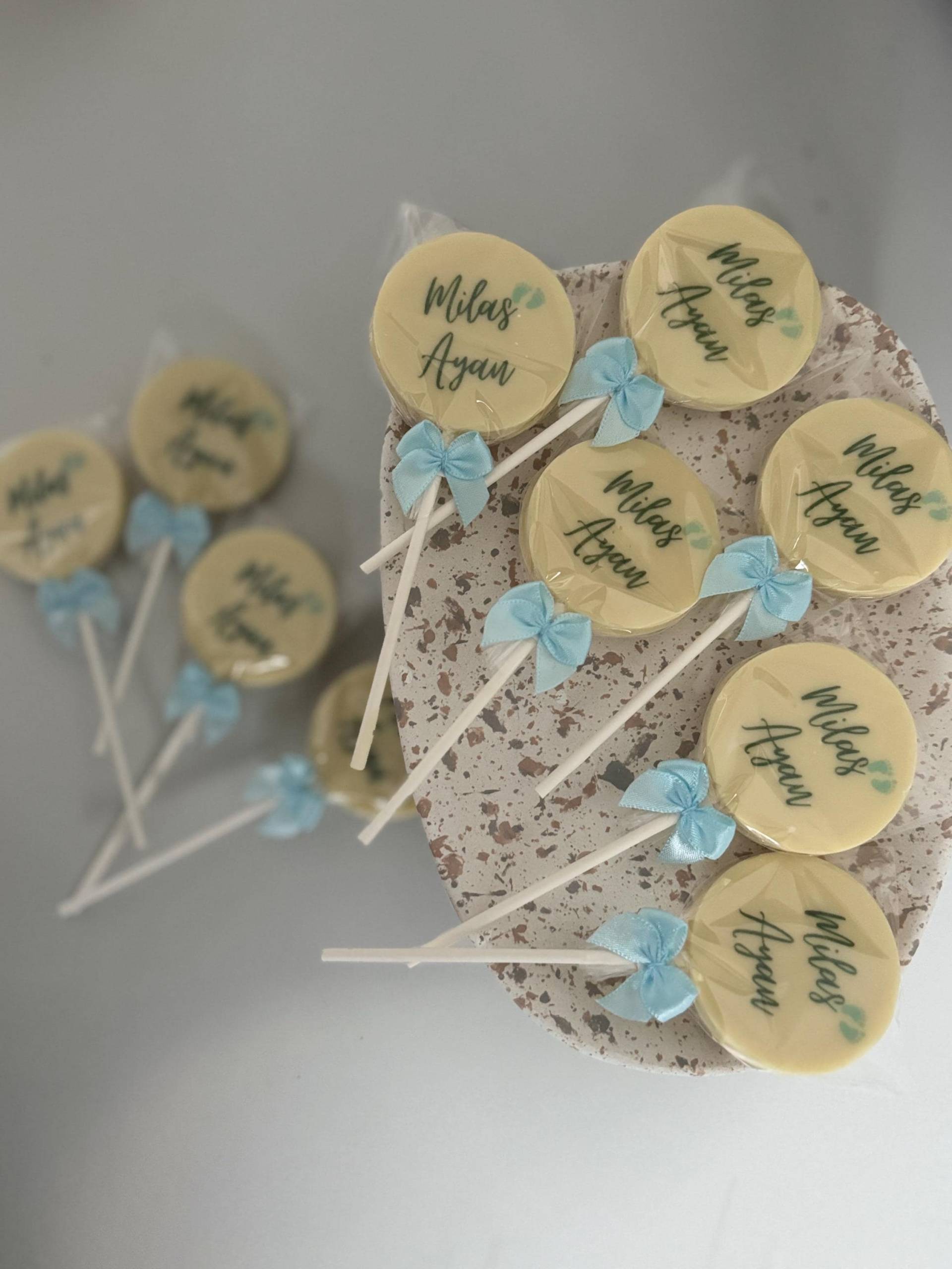 Personalisierte Lollies | Babyshower Sünnet Hatırası Individuelle Lolly Mit Name Gastgeschenke Zur Geburt & Taufe Schokololly Personalisierte Lollies | Babyshower Sünnet Hatırası Individuelle Lolly Mit Name Gastgeschenke Zur Geburt & Taufe Schokololly von Etsy - EymaKunst