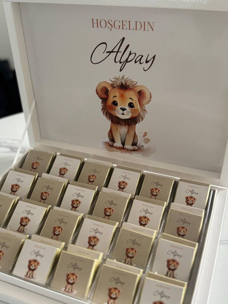 Personalisierte Schokobox Zur Geburt - Geschenk Baby Junge Löwen Design Mit Name Willkommensgeschenk Neugeborenes von Etsy - EymaKunst
