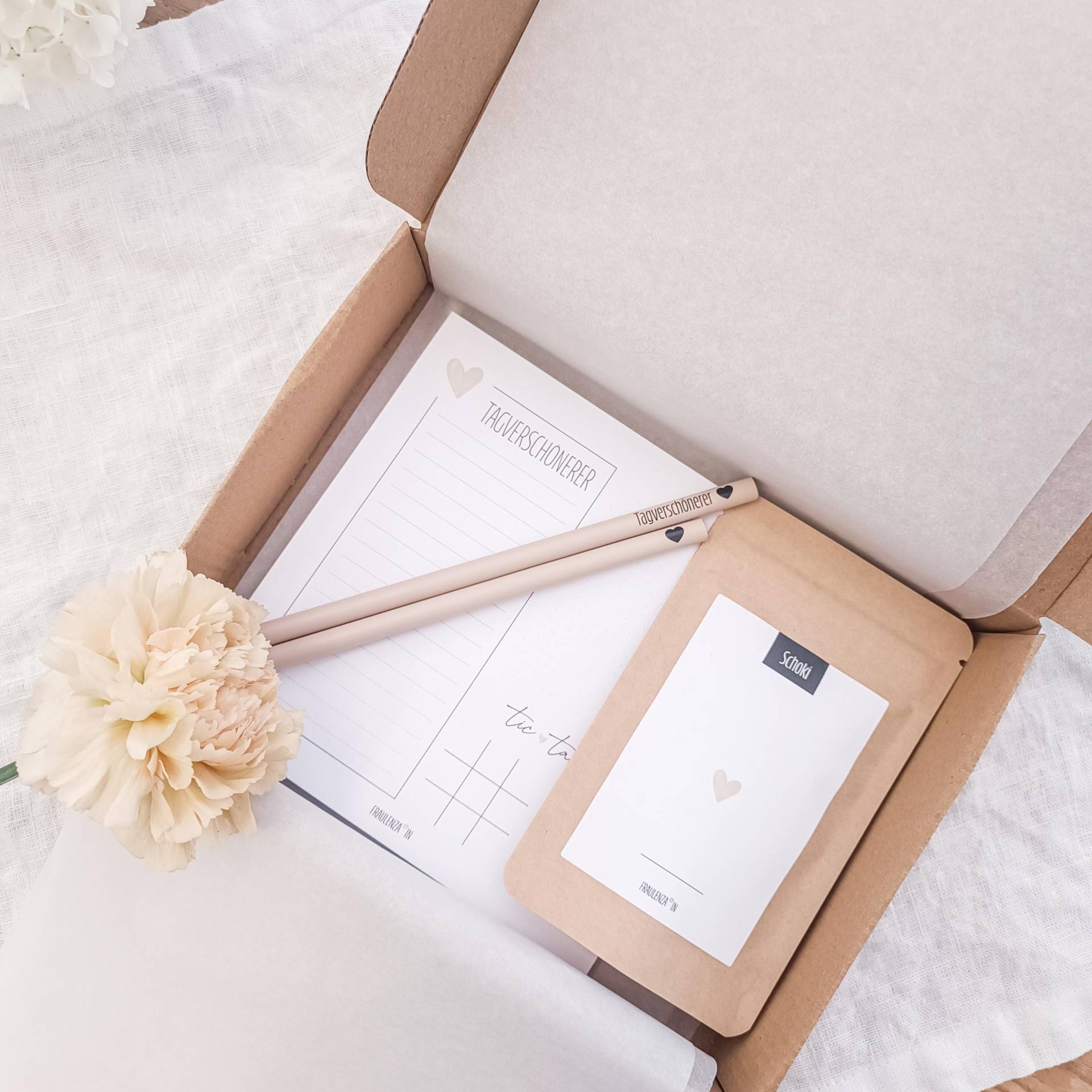 Liebevolles Hochzeitsgeschenk Mit Notizblock, Bleistiften & Schokodrops von Etsy - FRAULENZAIN