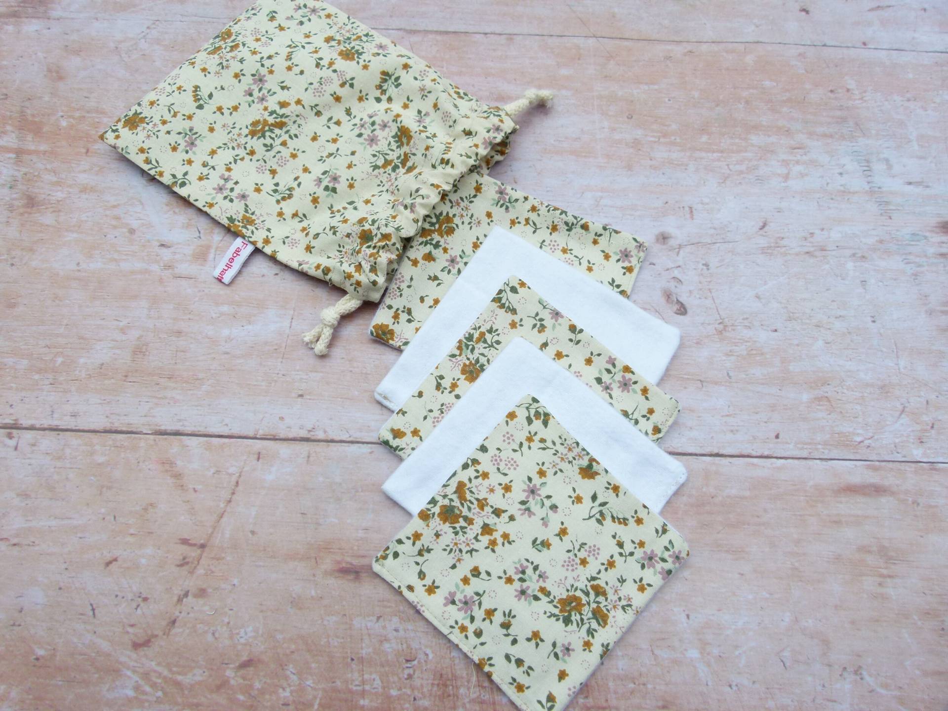 Wiederverwendbare Kosmetikpads, Reinigungspads, Cotton Rounds/5-Er Set Mit Säckchen Kleine Gelbe Blümchen von Etsy - Fabelhaftewerkstatt