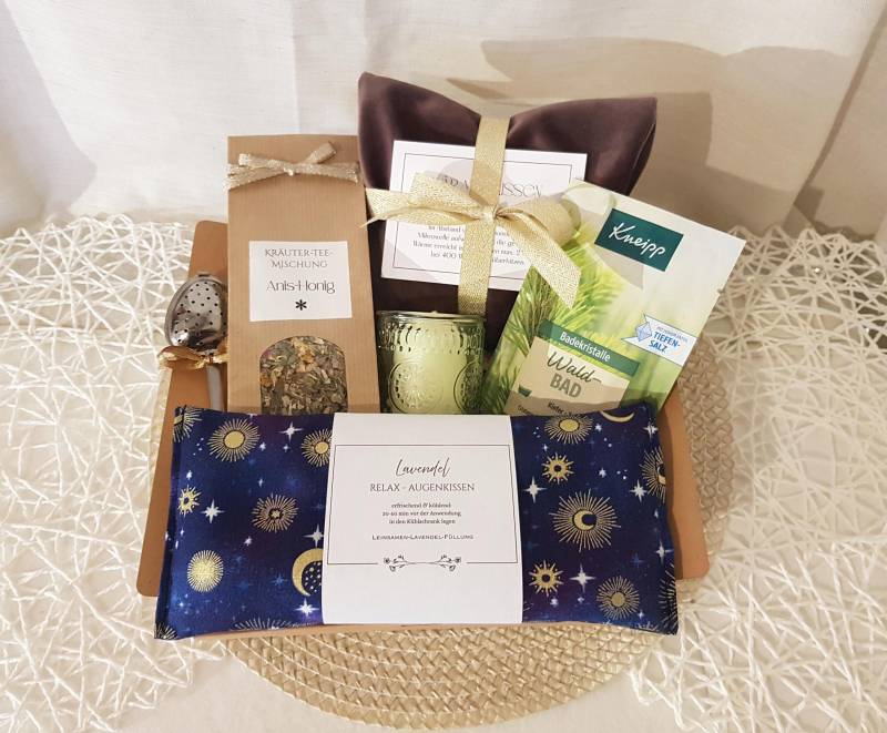 Hygge Entspannug Geschenkbox Wärmekissen Aromatherapie Augenkissen Tee Kerze Set Hygge Entspannug Geschenkbox Wärmekissen Aromatherapie Augenkissen Tee Kerze Set von Etsy - FablesAesthetics