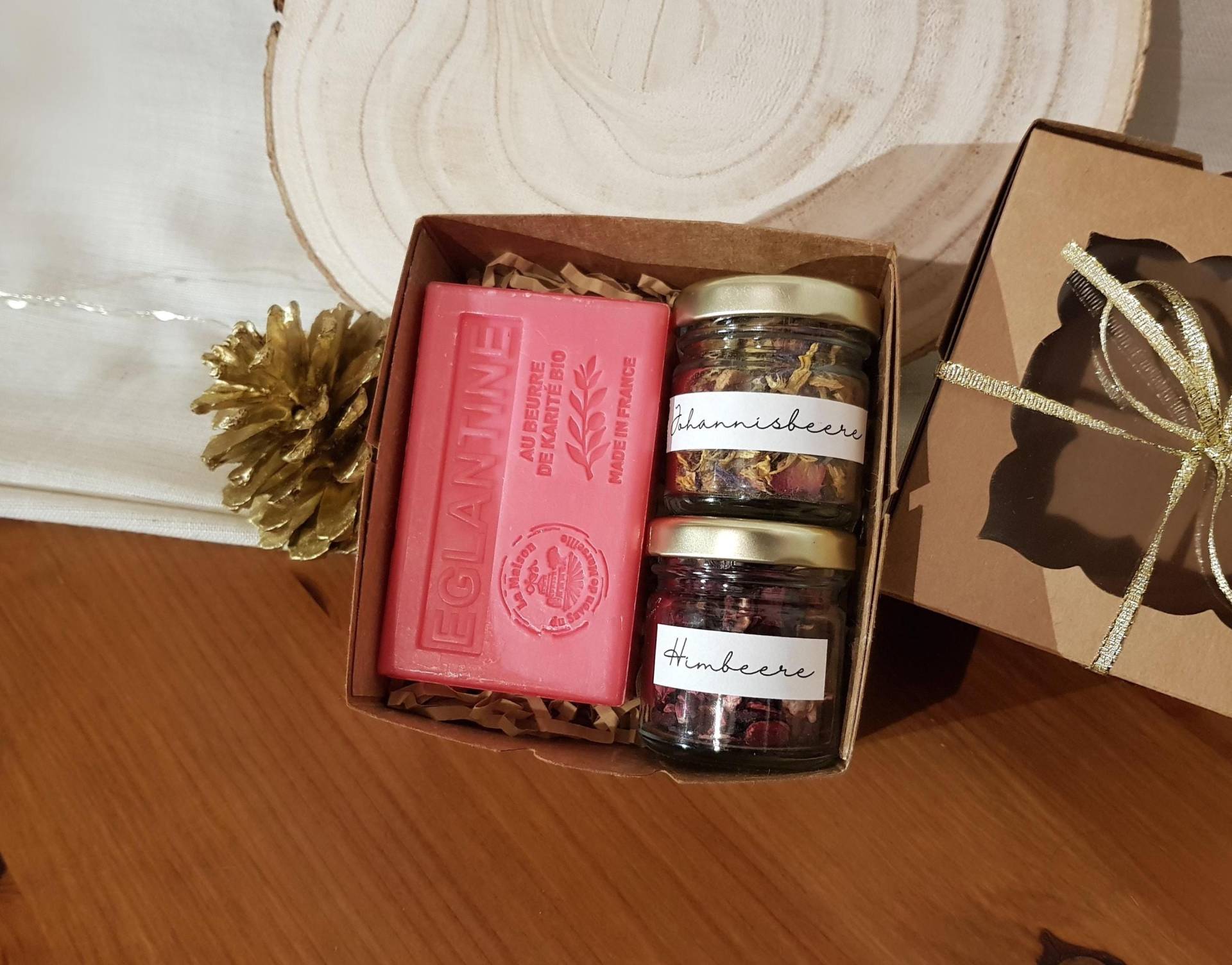 Kleines Geschenkset Pflanzenölseife & Tee Nikolaus Mitbringsel Kleines Weihnachtsgeschenk von Etsy - FablesAesthetics