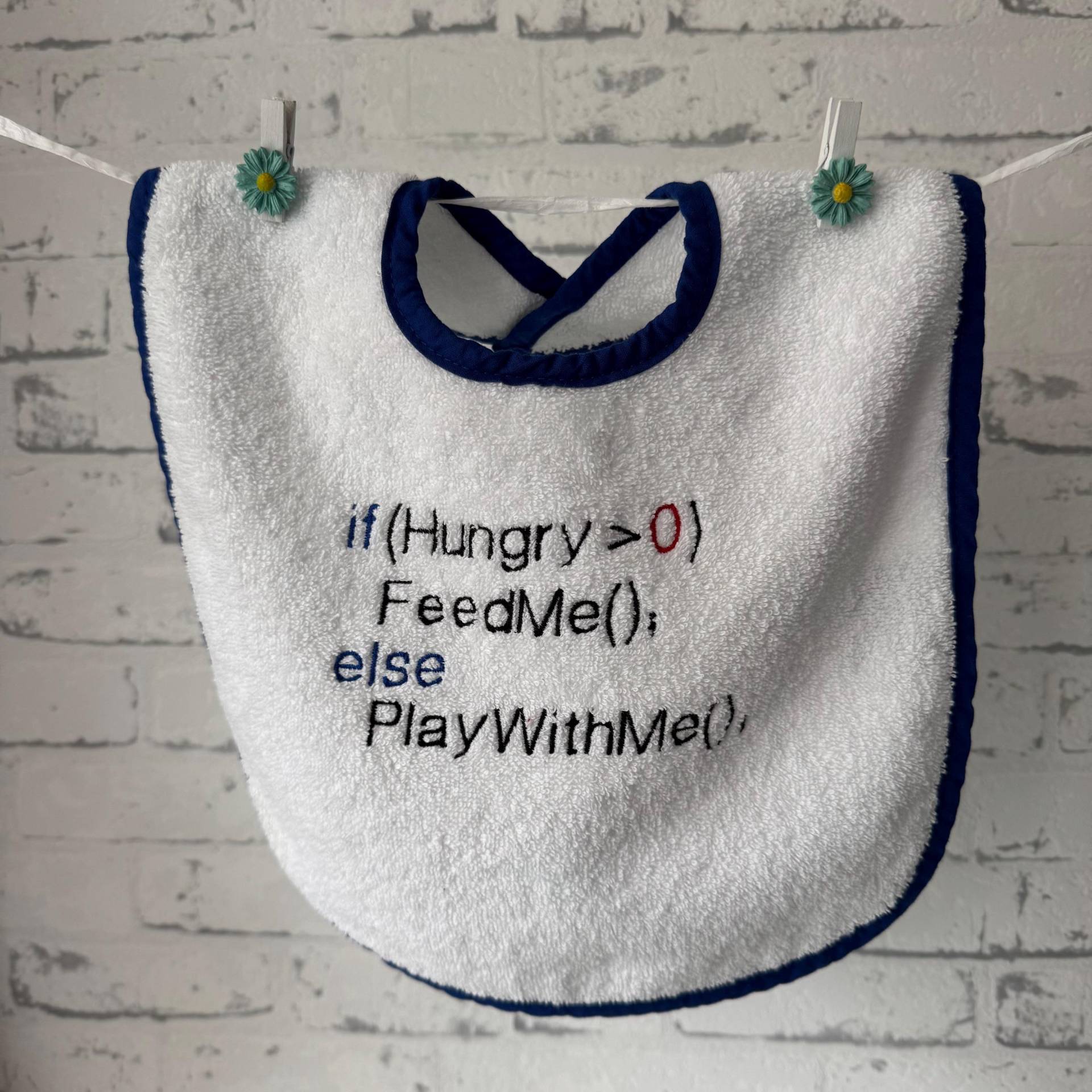 Lätzchen "If Hungry" von Etsy - Fadentour