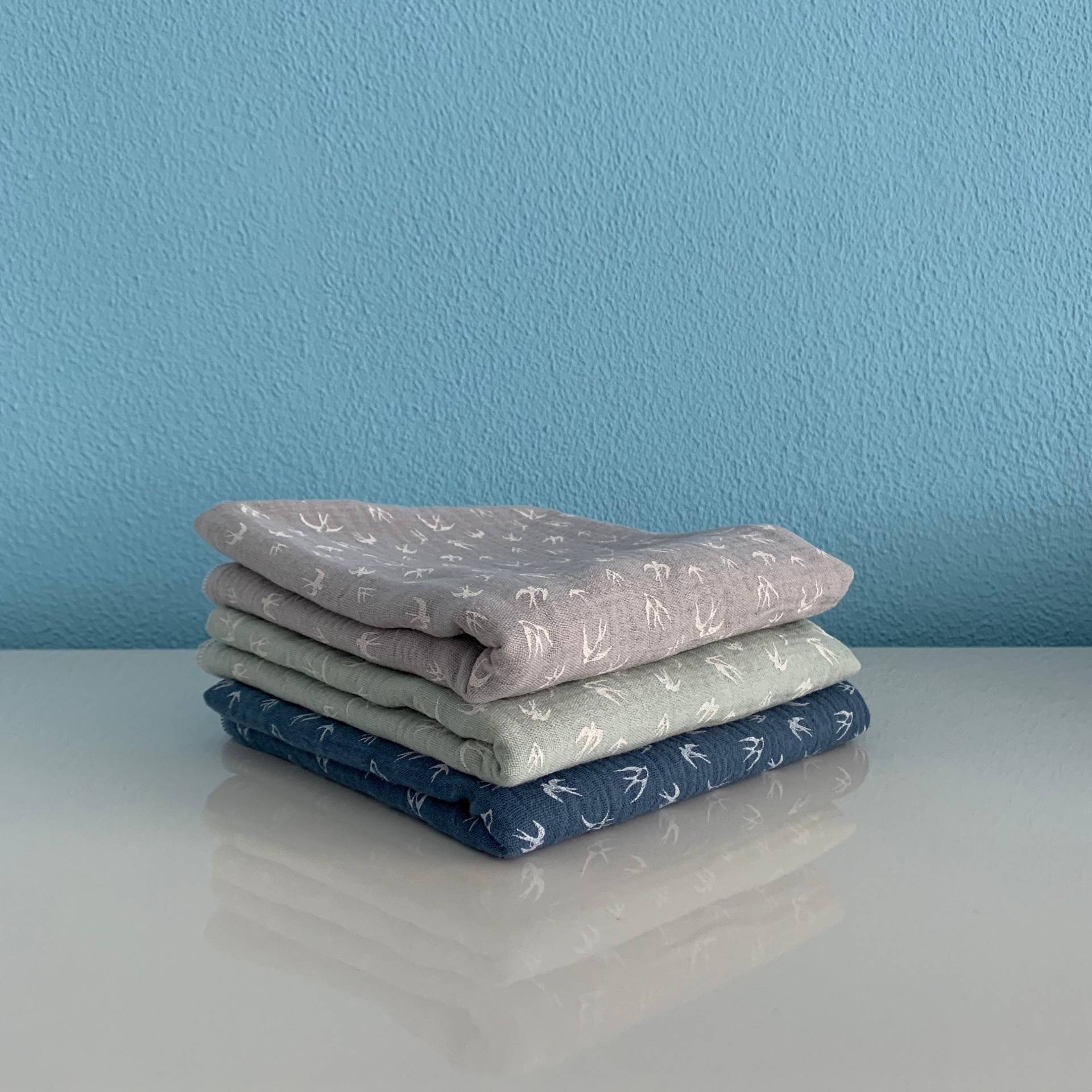 Musselin-"Geschenk"-Tuch | Schwalbe Musselin-"Geschenk"-Tuch | Schwalbe von Etsy - Fadentour