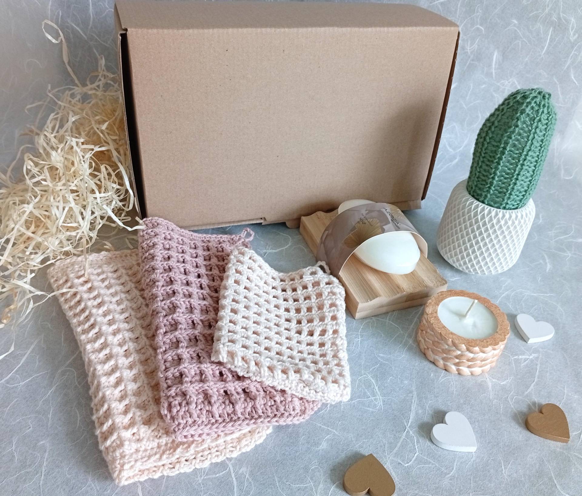 Natürliches Geschenkset | Handgemacht Mit Herz - Waschlappen, Kerze, Seife & Kleiner Kaktus Im Set-Seifensäckchen-Geschenk von Etsy - FadenundFlamme