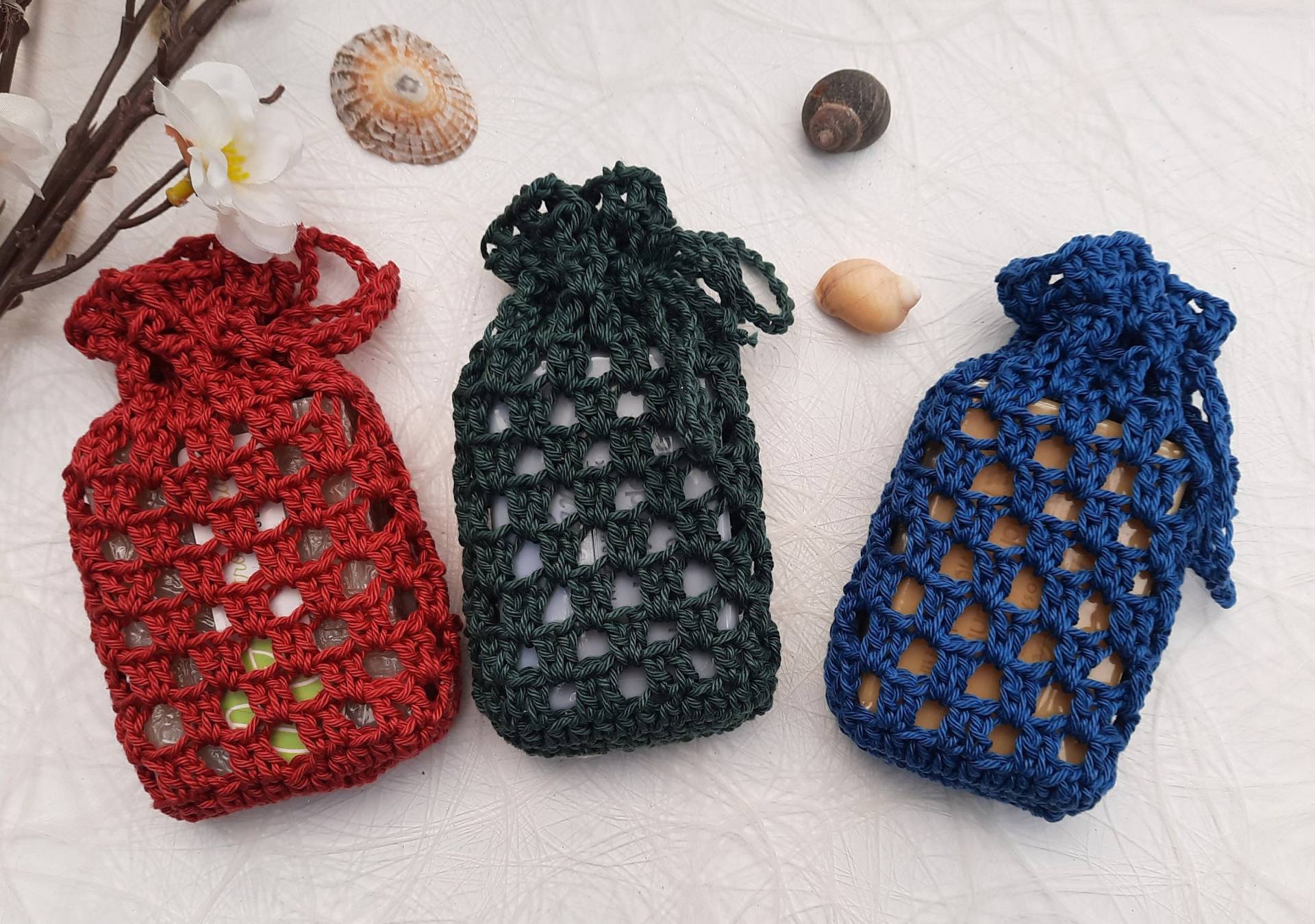 Nachhaltige Seifensäckchen, Duftsäcken, Baumwollgarn, Rot/Grün/Blau, Gehäkelt, 9 X 13 cm Nachhaltige Seifensäckchen, Duftsäcken, Baumwollgarn, Rot/Grün/Blau, Gehäkelt, 9 X 13 cm von Etsy - Fadenwerkque