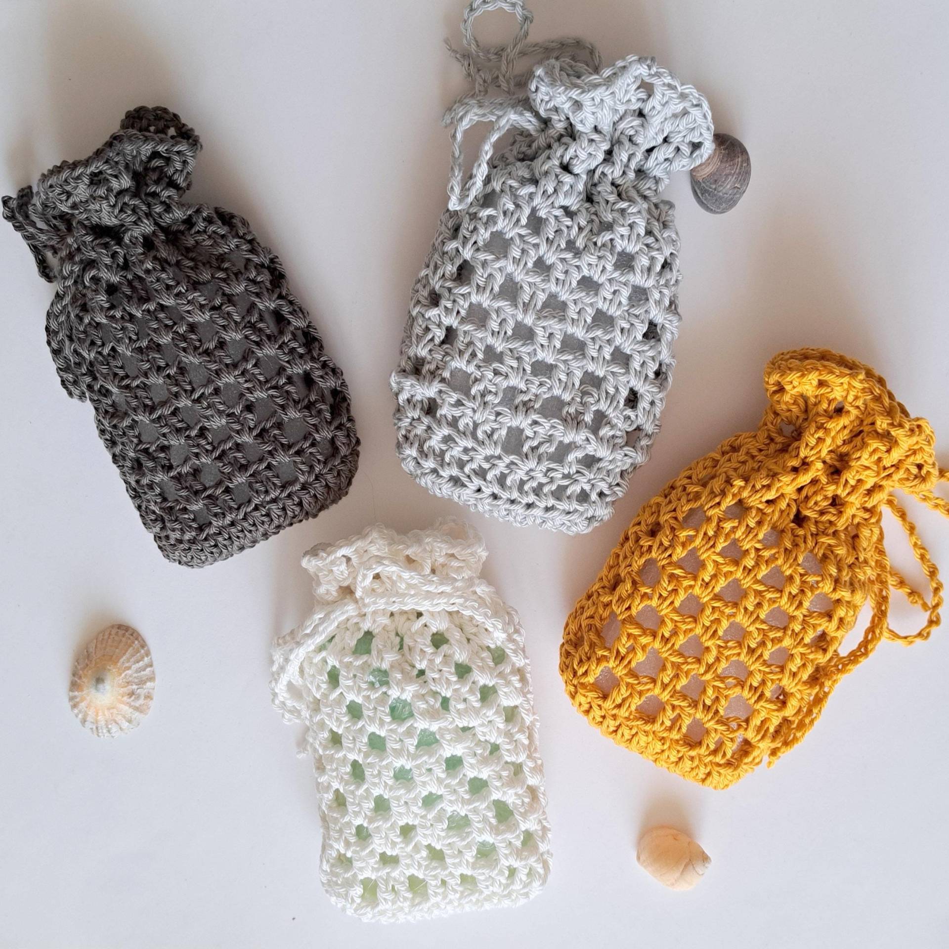 Nachhaltige Seifensäckchen, Duftsäcken, Baumwollgarn, Unifarben in Fango, Silber, Natur, Gold, Gehäkelt, 9 X 13 cm Nachhaltige Seifensäckchen, Duftsäcken, Baumwollgarn, Unifarben in Fango, Silber, Natur, Gold, Gehäkelt, 9 X 13 cm von Etsy - Fadenwerkque