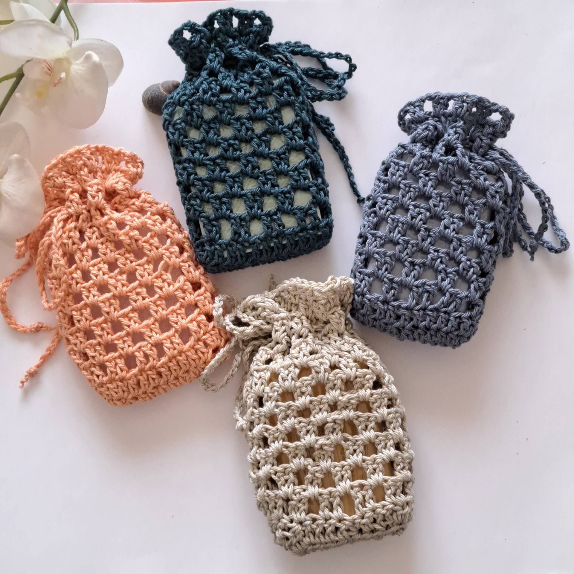 Nachhaltige Seifensäckchen Aus Baumwollgarn, Duftsäckchen, Unifarben, Versch. Farben Aprikot, Agave, Stein, Leinen, 8 X 13 cm Nachhaltige Seifensäckchen Aus Baumwollgarn, Duftsäckchen, Unifarben, Versch. Farben Aprikot, Agave, Stein, Leinen, 8 X 13 cm von Etsy - Fadenwerkque