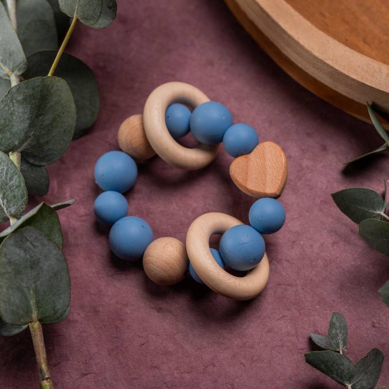 Greifring Mit Holz Herz Als Geschenk Zur Geburt Motorikspielzeug Greifling von Etsy - FaedelKunst