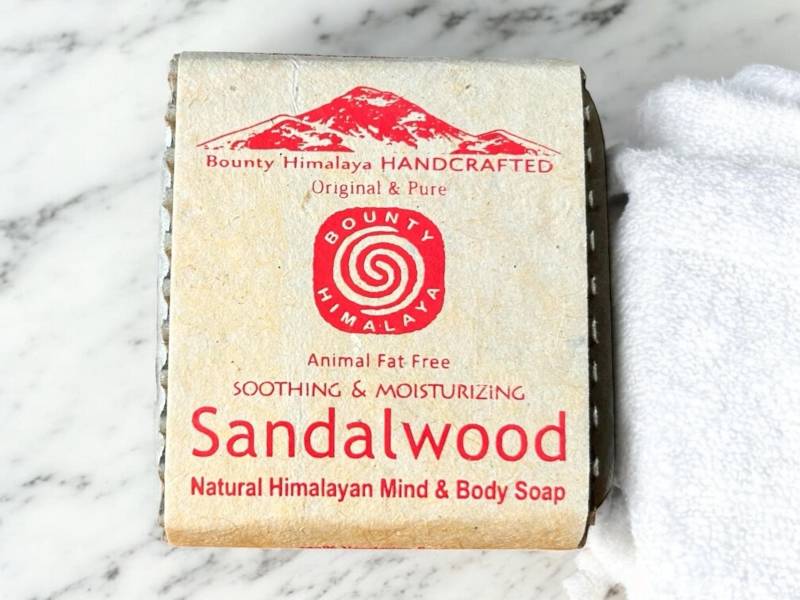 Sandelholz Seife | Natürlich Naturkosmetik Handgemacht Ayurveda Nepal Himalaya Faire Herstellung Ohne Palmöl von Etsy - FairSpiritCrafts