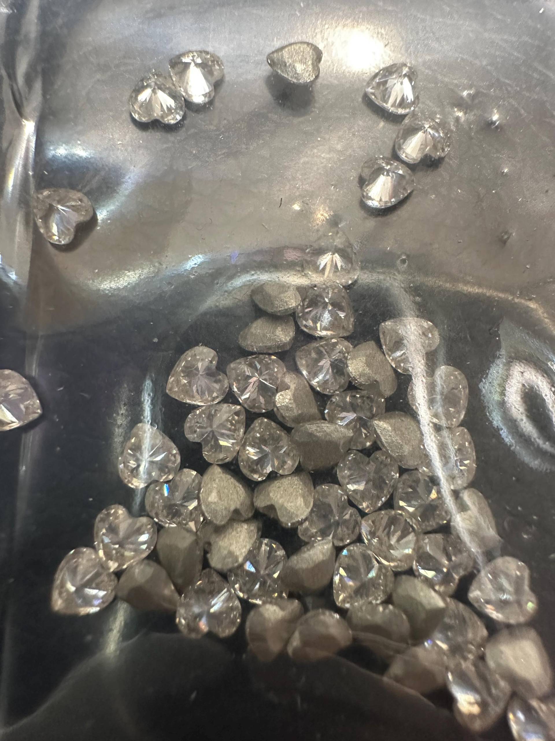 Kleinster Kristall Herz 3mm/Micro Heart Tooth Gem Kleinster Kristall Herz 3mm/Micro Heart Tooth Gem von Etsy - FairysToothGems