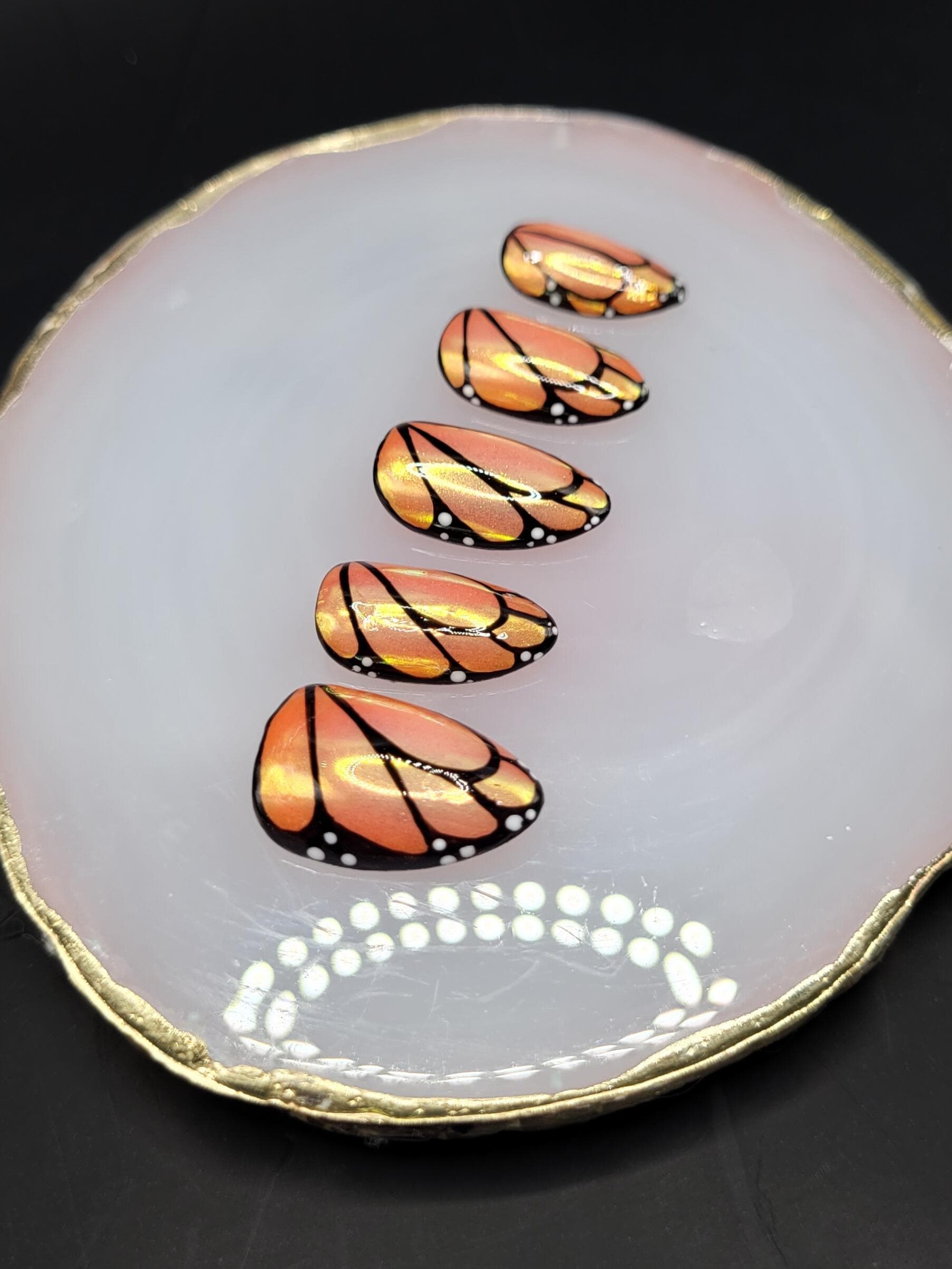 Monarch Butterfly Press On Nails - Hand Painted Orange Nail Art Shimmer Almond Fake False Boho Summer Monarch Butterfly Press On Nails - Hand Painted Orange Nail Art Shimmer Almond Fake False Boho Summer von Etsy - FarinaFeeDesign