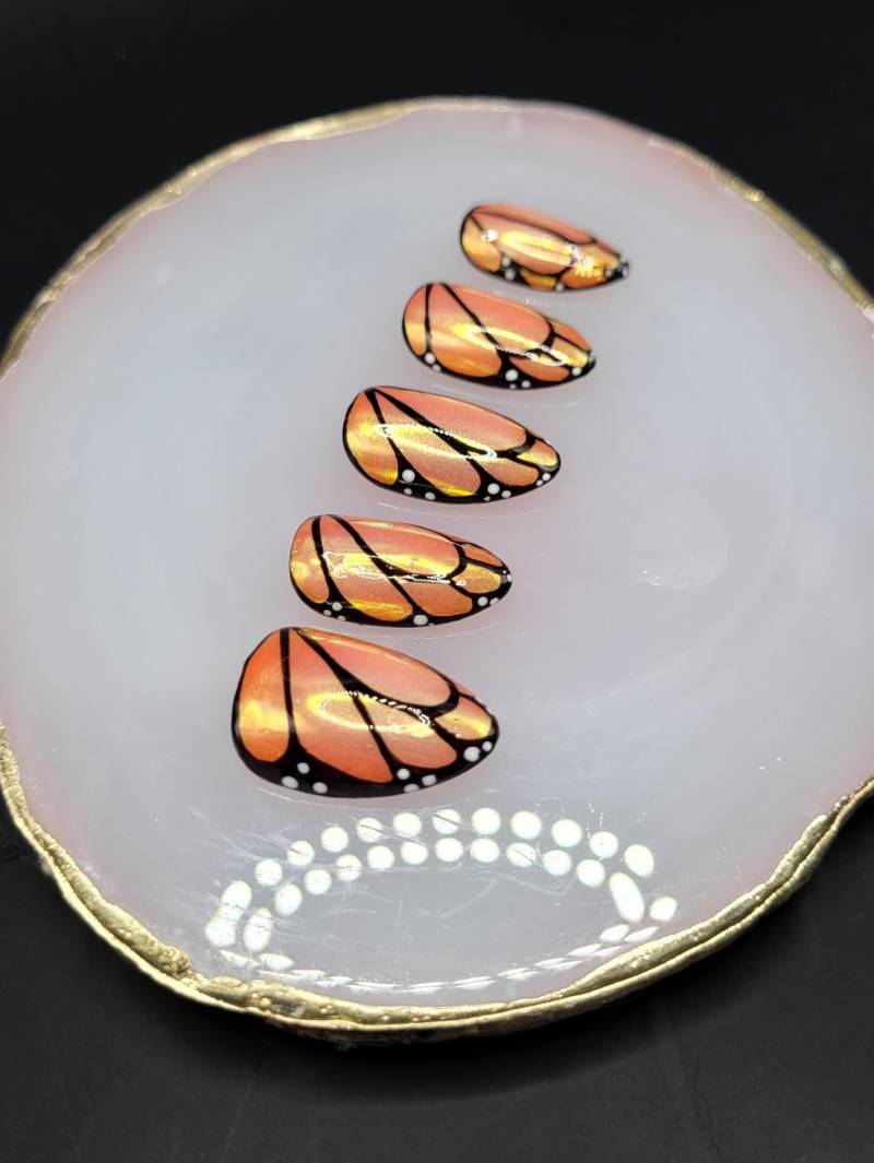 Monarch Butterfly Press On Nails - Hand Painted Orange Nail Art Shimmer Almond Fake False Boho Summer von Etsy - FarinaFeeDesign