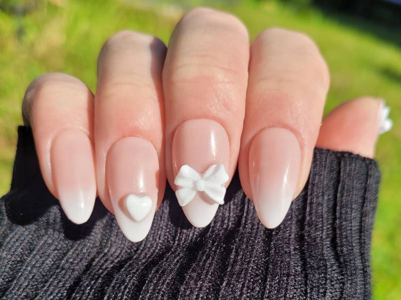 Süße 3D Coquette Herz & Schleife Babyboomer Press-On Nails, Handbemalt, Custom Size von Etsy - FarinaFeeDesign