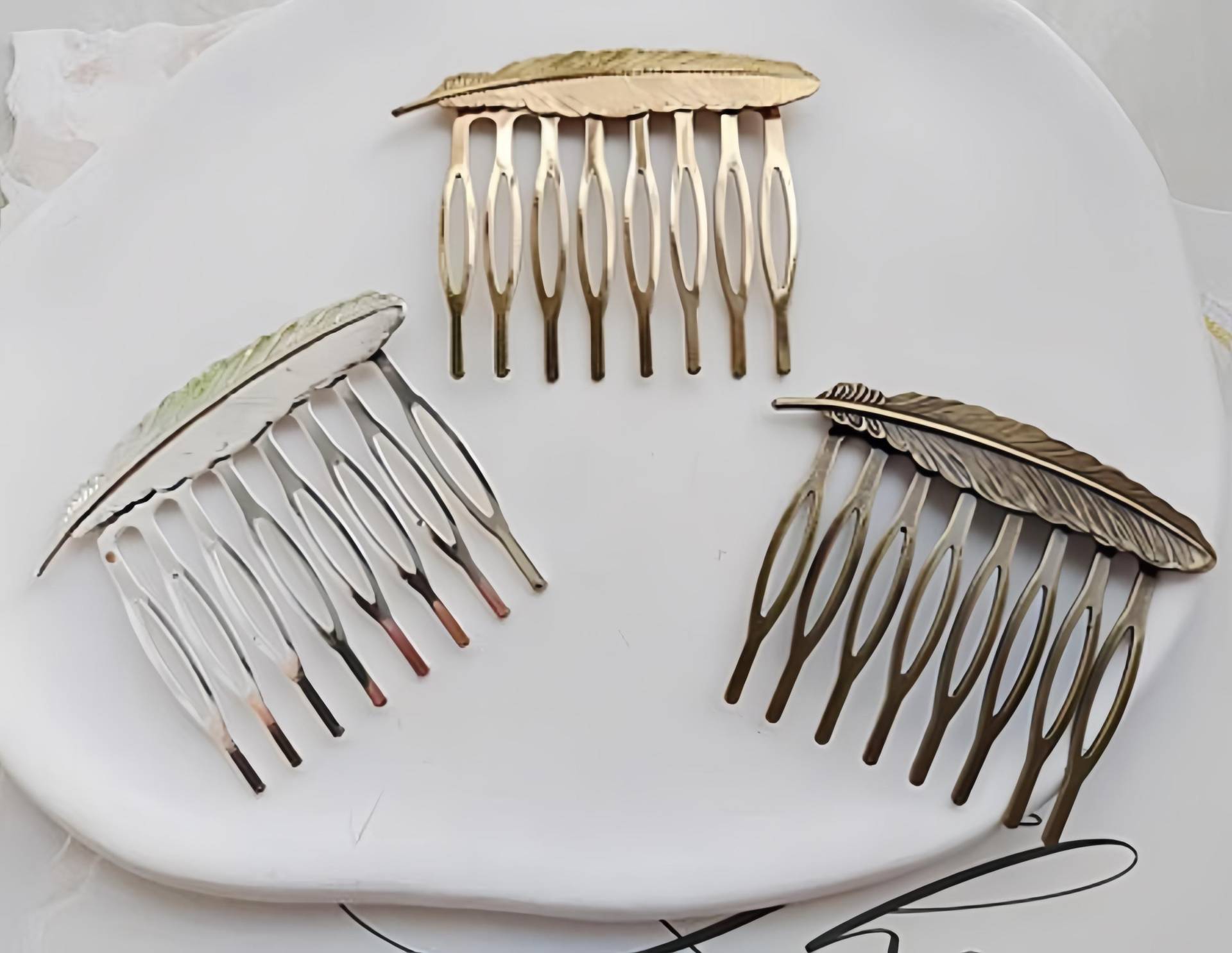 Messing Haarkamm - Filigraner -5 Stück Plattiert Silber Feder Haarkamm Anhänger Finden Messing Haarkamm - Filigraner -5 Stück Plattiert Silber Feder Haarkamm Anhänger Finden von Etsy - Fashionandantique