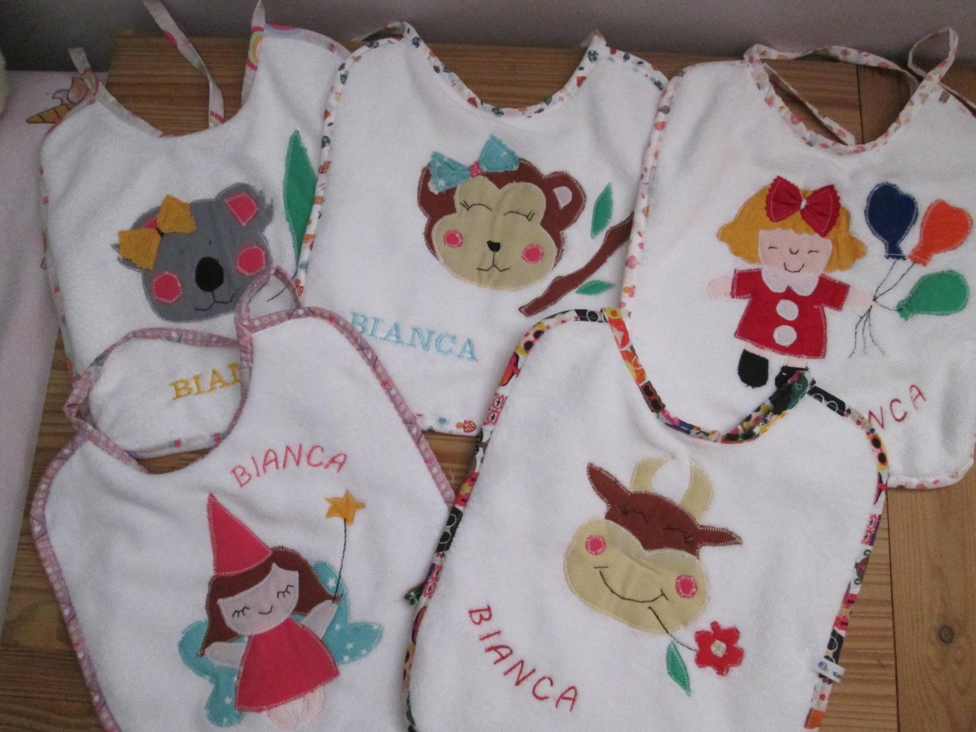 Personalisierte Kindergartenlätzchen, Kindergartenlätzchen Mit Namen, Wasserdichtes Lätzchen von Etsy - FatineeFolletti