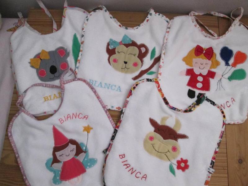 Personalisierte Kindergartenlätzchen, Kindergartenlätzchen Mit Namen, Wasserdichtes Lätzchen von Etsy - FatineeFolletti